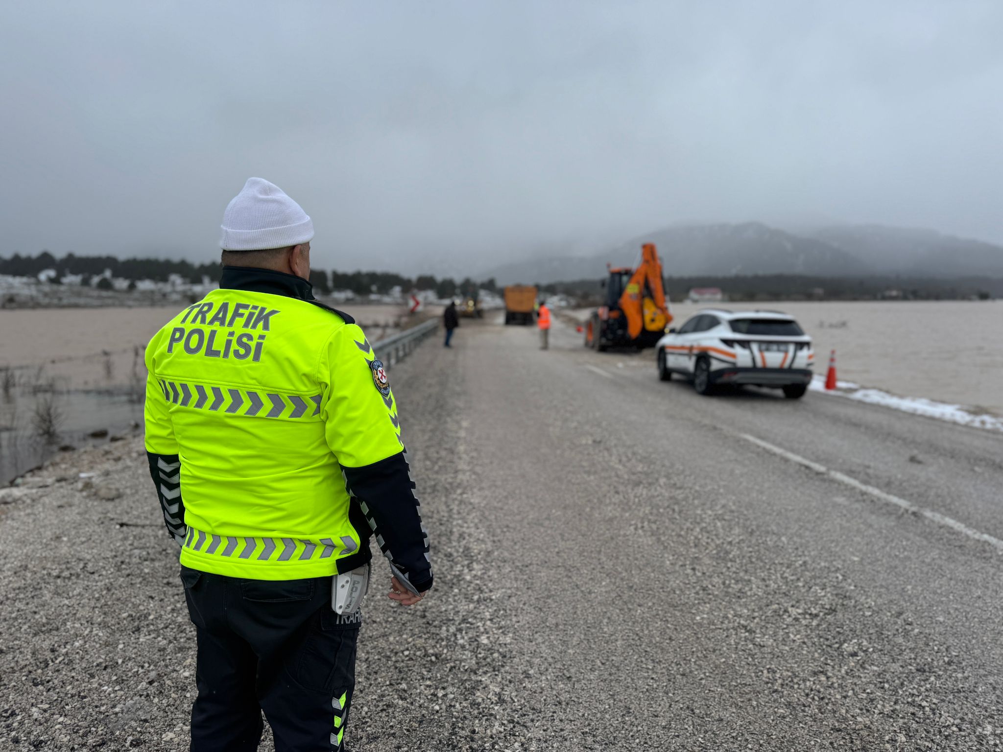 Antalya–Fethiye Karayolunda Su Baskını Ulaşım Kontrollü Sağlandı (9)