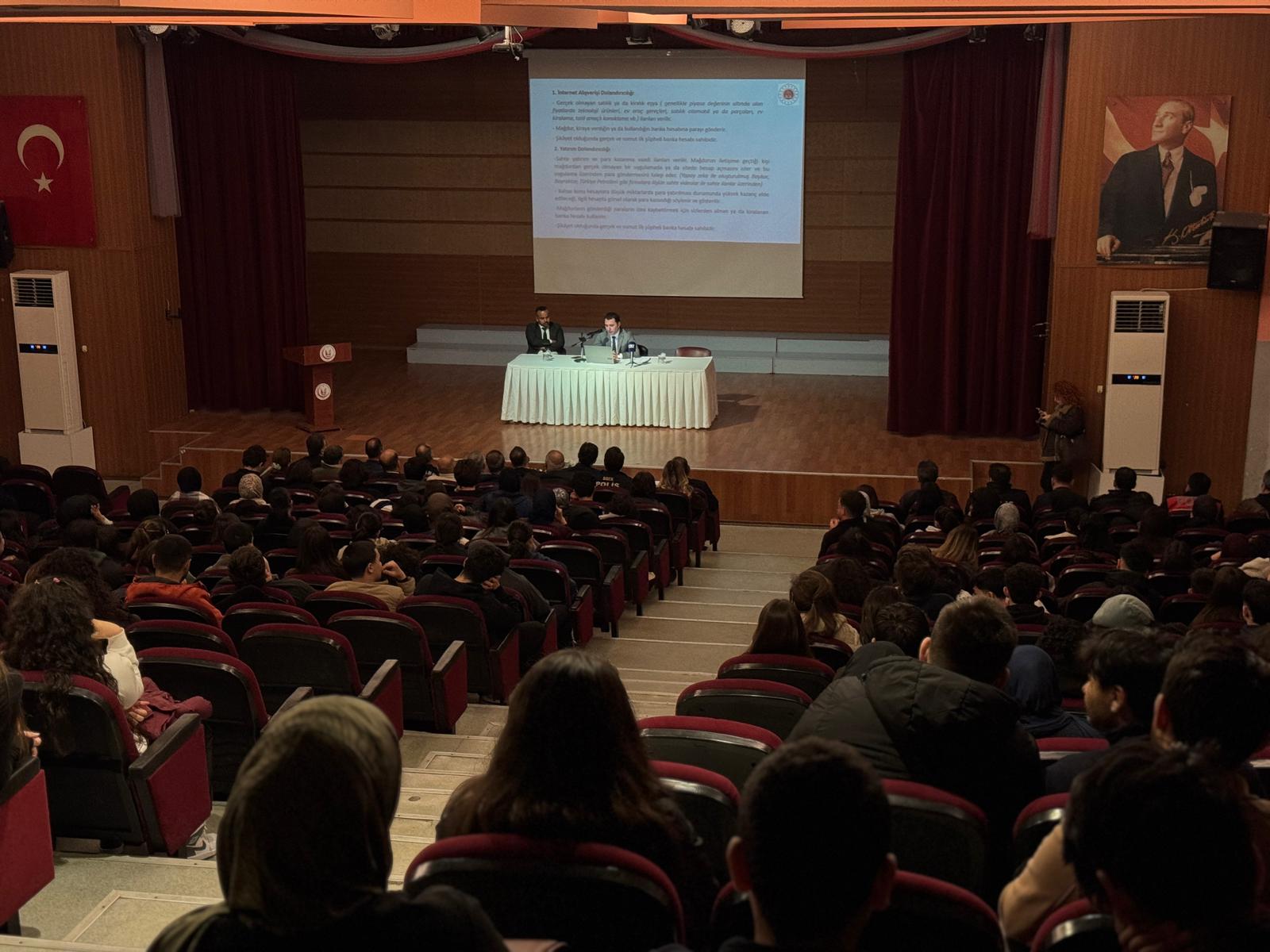 Fethi̇ye’de Li̇se Öğrenci̇leri̇ne Bi̇li̇şi̇m Yoluyla Dolandiricilik Semi̇neri̇ (2)