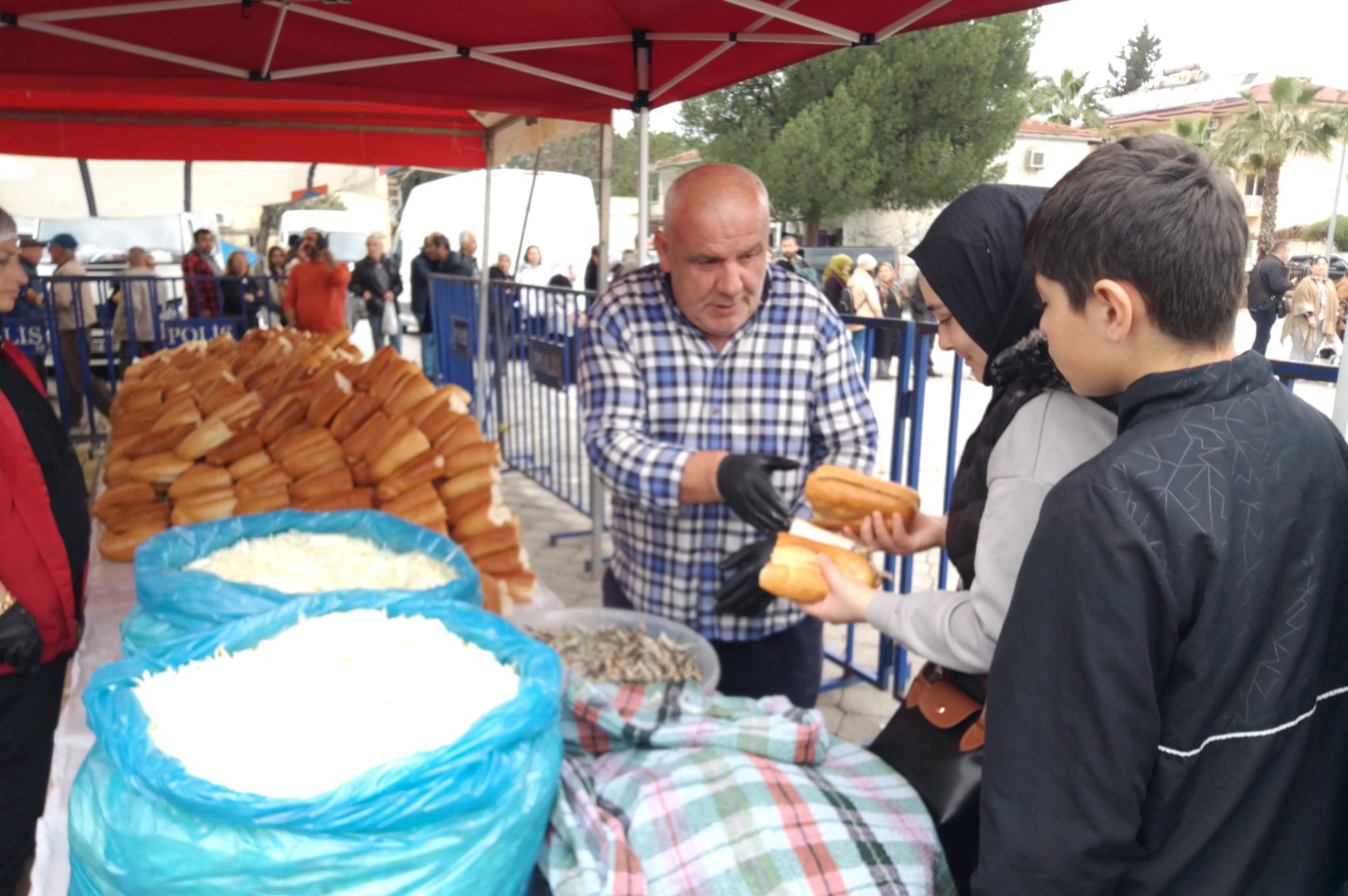 Hamsi̇ Festi̇vali̇nde 5 Ton Hamsi̇ Ücretsi̇z İkram Edi̇ldi̇ (6)