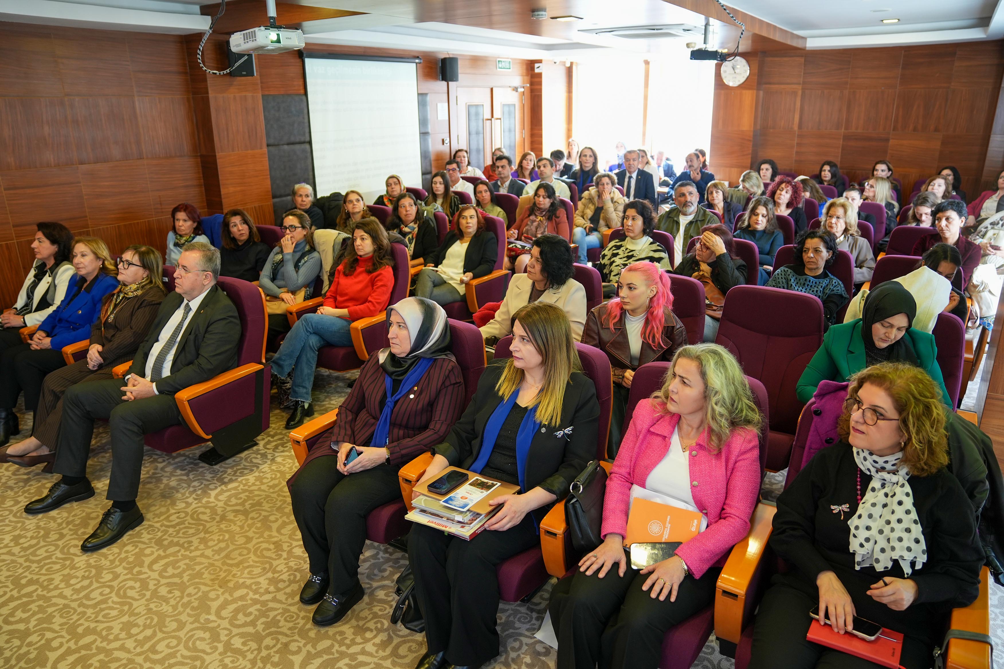 Kadin Üreti̇ci̇ler “Tarimda Kadin Eli̇” Çaliştayin’da Buluştu (3)