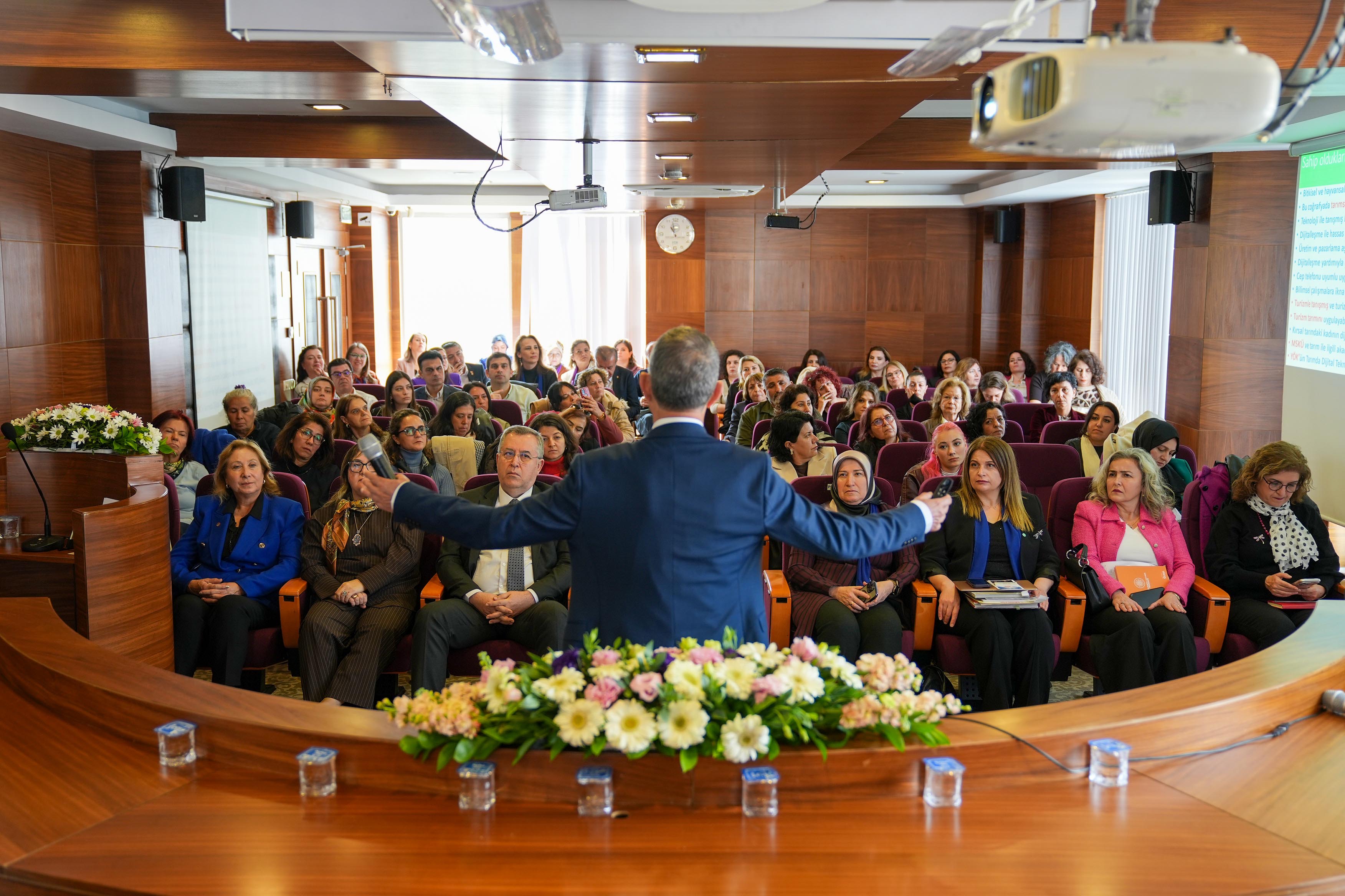 Kadin Üreti̇ci̇ler “Tarimda Kadin Eli̇” Çaliştayin’da Buluştu (4)