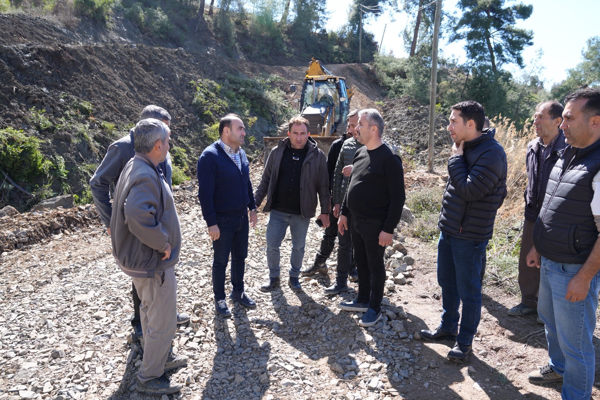 Seydikemer’de Heyelan Nedeniyle Yol Kapandı (1)