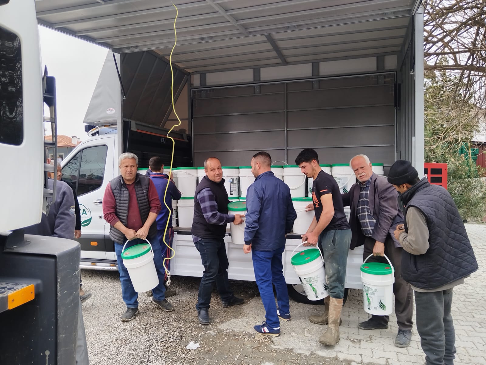 Uçaragro’dan Selden Etki̇lenen Seydi̇kemerli̇ Çi̇ftçi̇lere Destek (6)