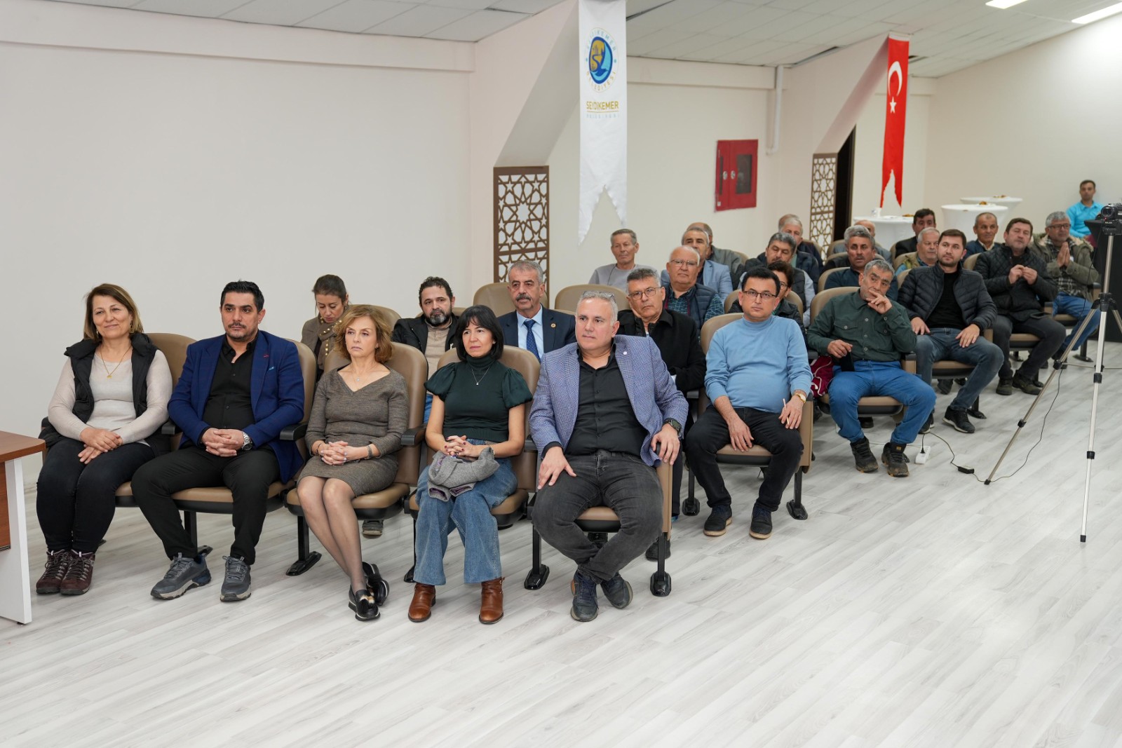 Zeyti̇n Ve Zeyti̇nyaği Üreti̇mi̇nde Üreti̇ci̇ Odakli Yaklaşimlar Paneli̇ Seydi̇kemer’de Yapildi (16)