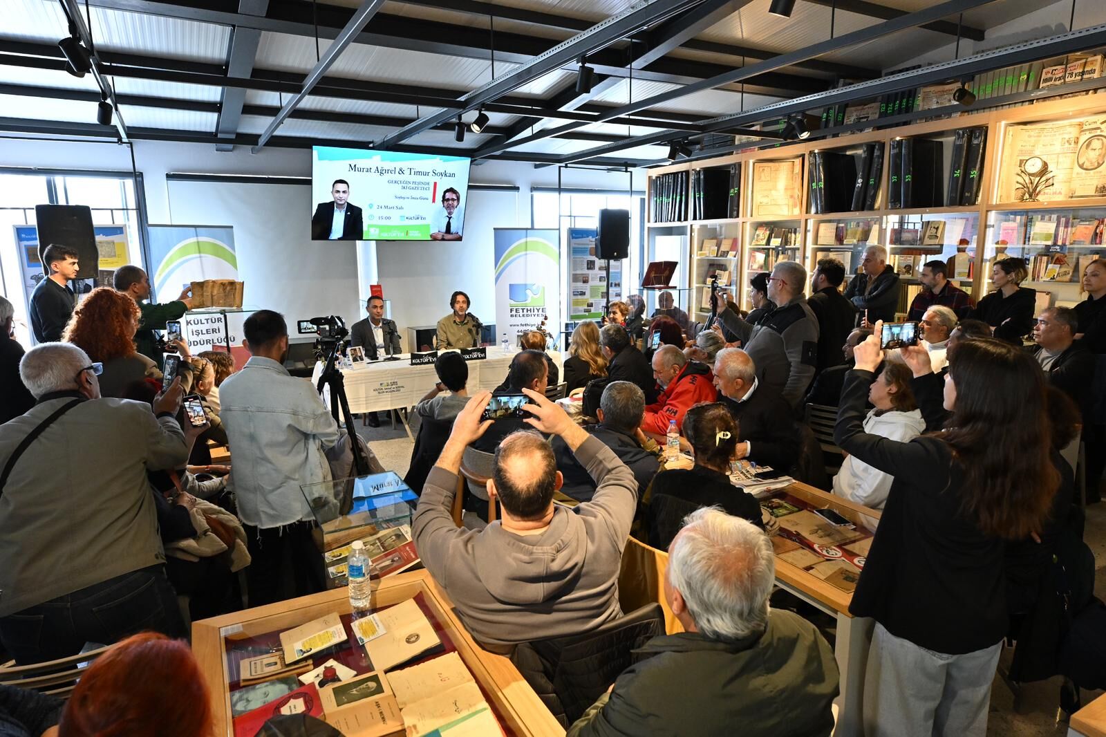 Ağırel Ve Soykan, Fethiye’de Söyleşide Vatandaşlarla Buluştu (8)