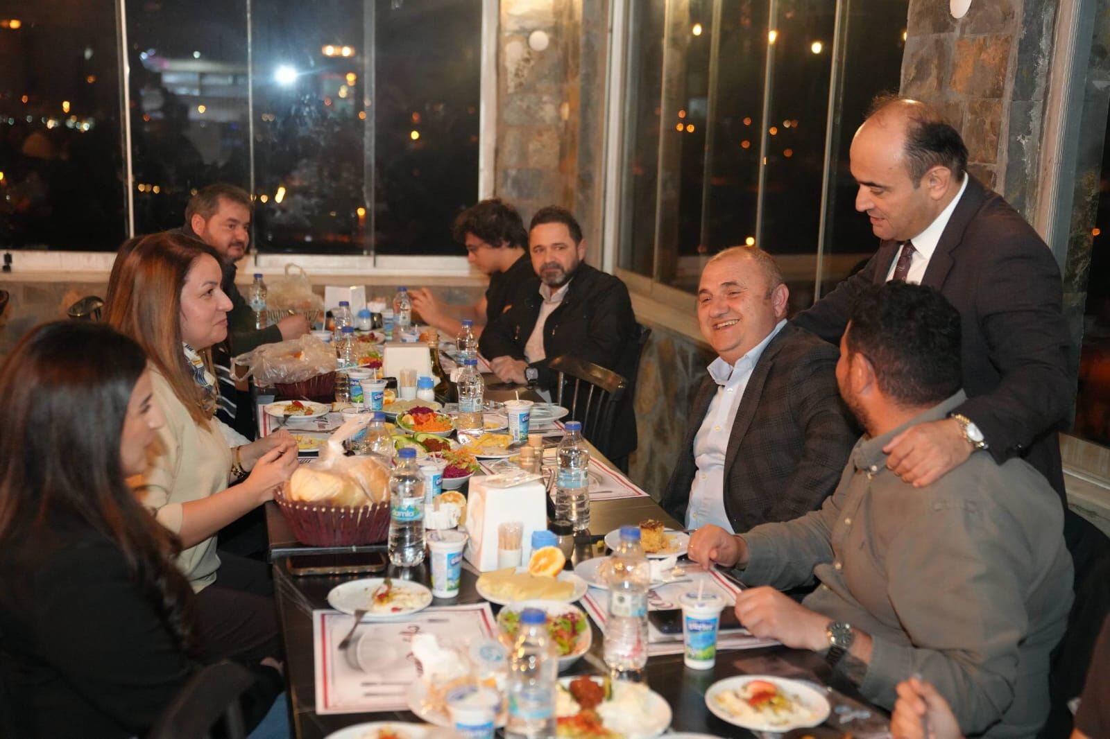 Başkan Akdeni̇zli̇, İftarda Mecli̇s Üyeleri̇ Ve Ai̇leleri̇yle Buluştu (1)