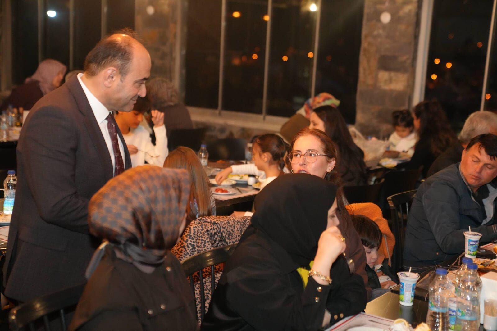 Başkan Akdeni̇zli̇, İftarda Mecli̇s Üyeleri̇ Ve Ai̇leleri̇yle Buluştu (5)