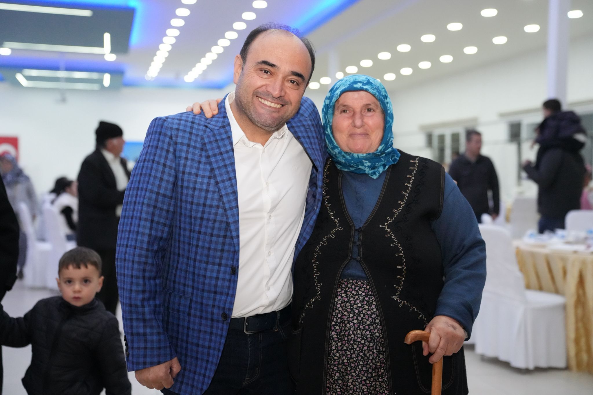 Başkan Akdeni̇zli̇, İftarini Beledi̇ye Personeli̇yle Açti (4)