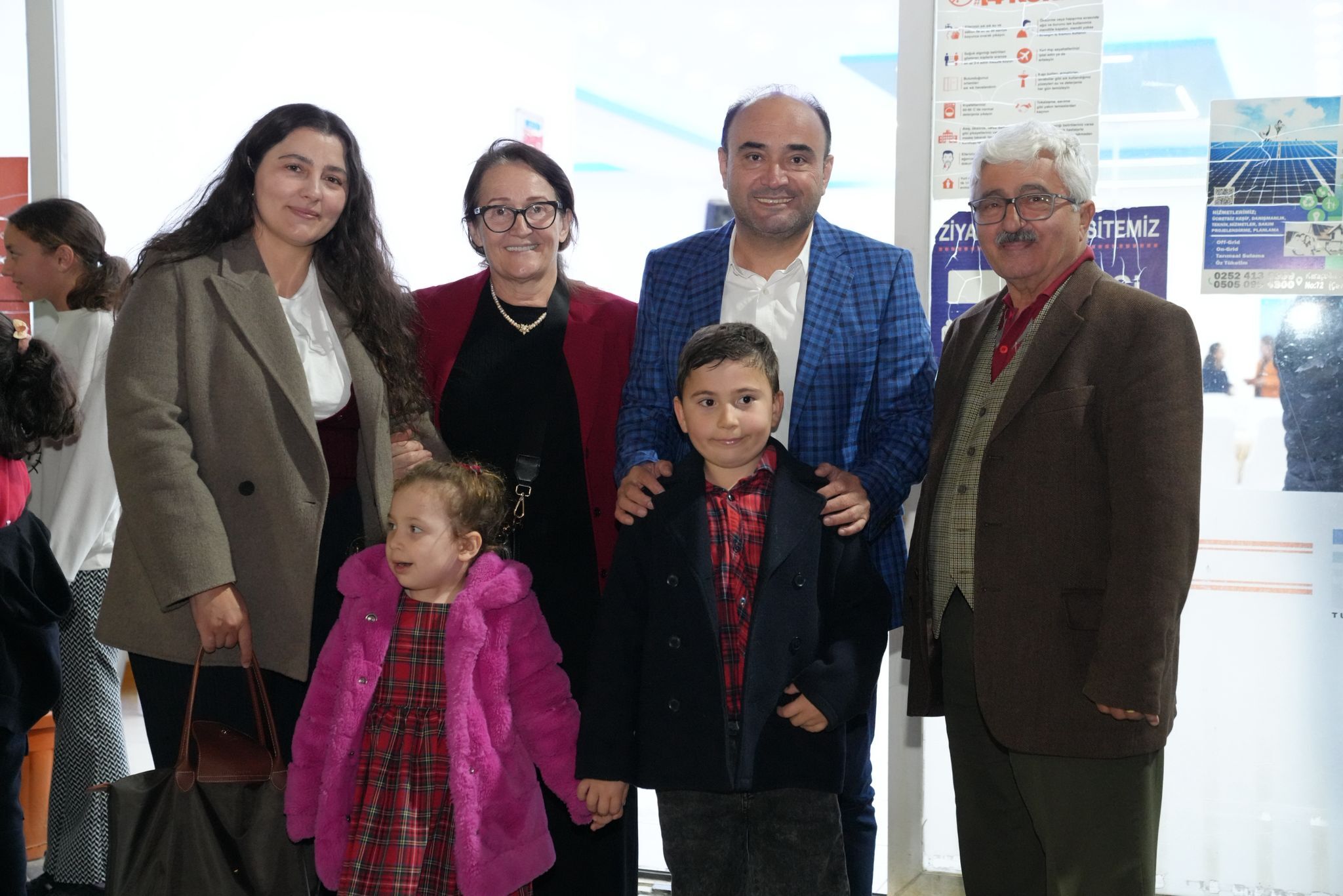 Başkan Akdeni̇zli̇, İftarini Beledi̇ye Personeli̇yle Açti (6)