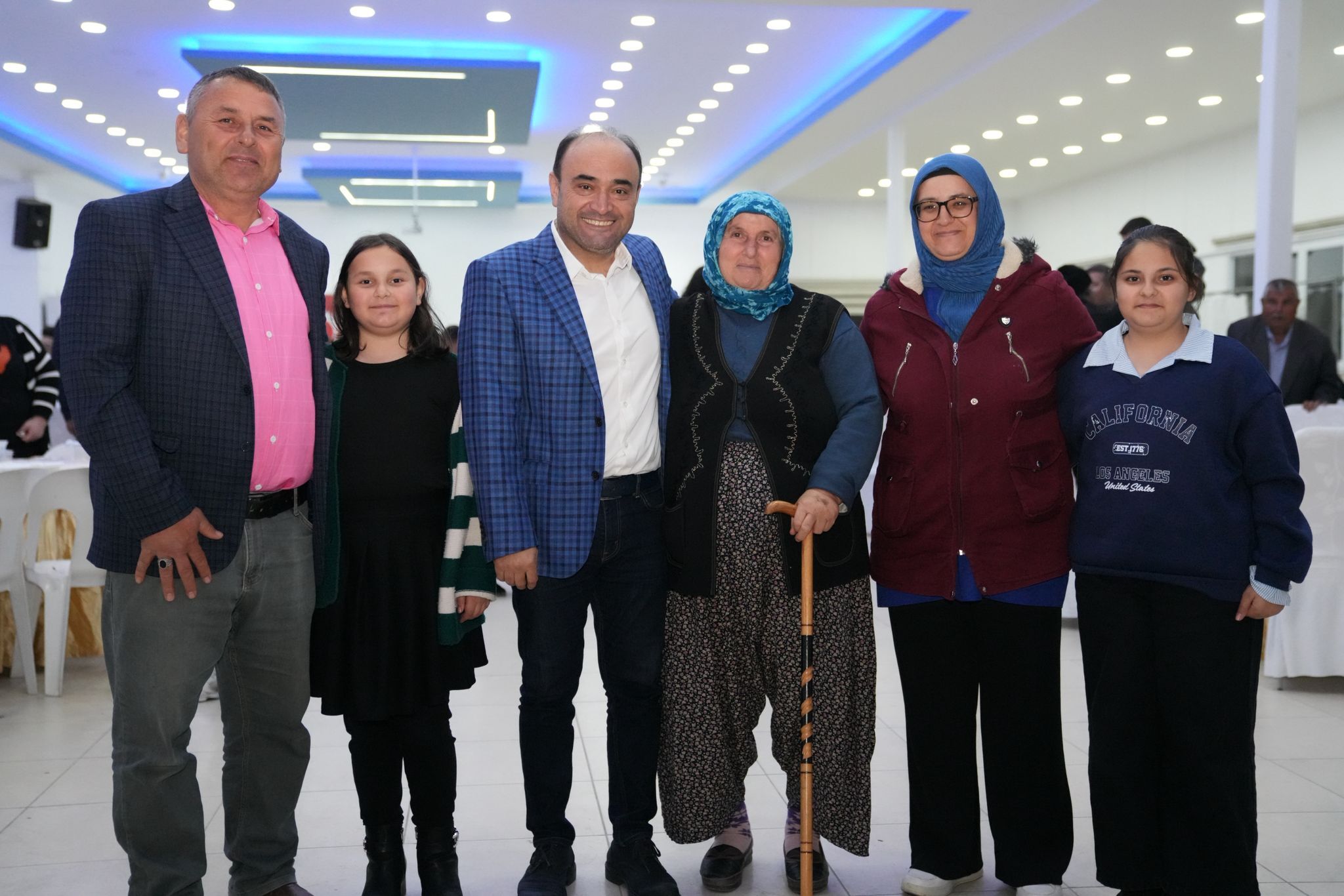 Başkan Akdeni̇zli̇, İftarini Beledi̇ye Personeli̇yle Açti (7)