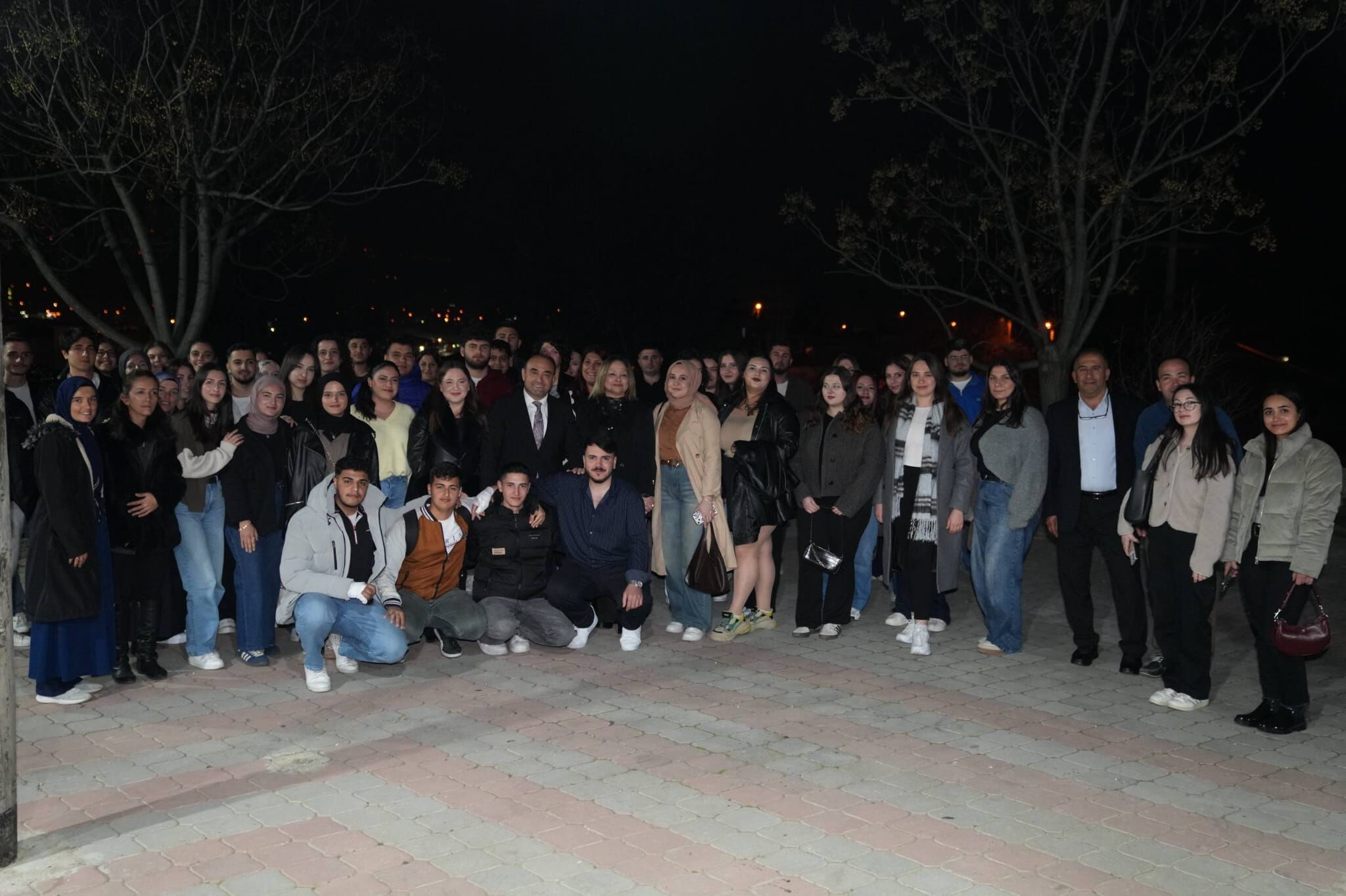 Başkan Akdenizli, İftarını Üniversite Öğrencileriyle Açtı (6)