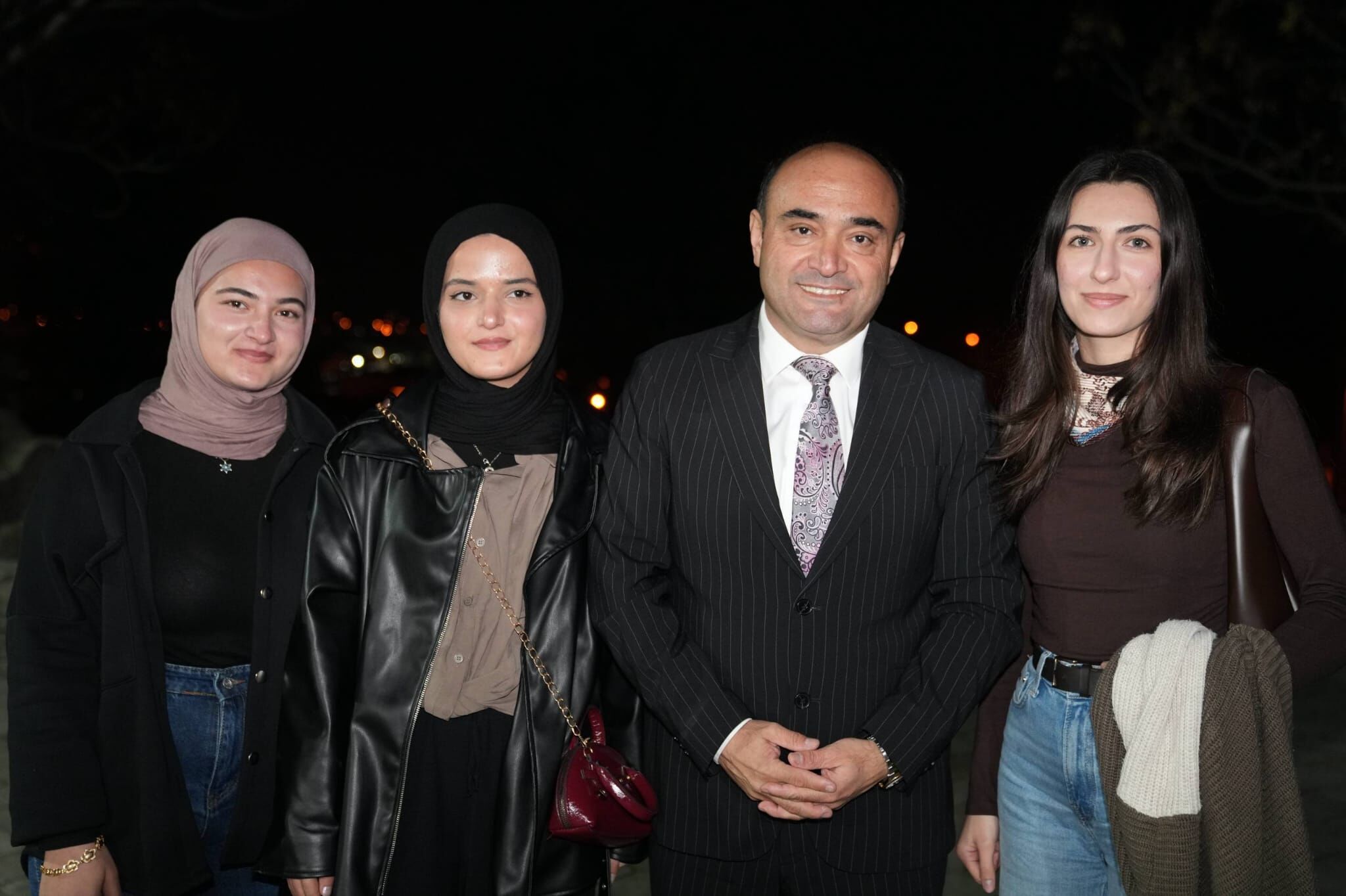 Başkan Akdenizli, İftarını Üniversite Öğrencileriyle Açtı (7)