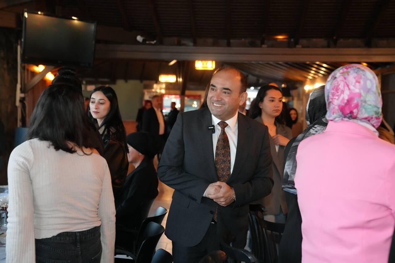 Başkan Akdenizli, Kadın Personeliyle İftarda Buluştu (3)