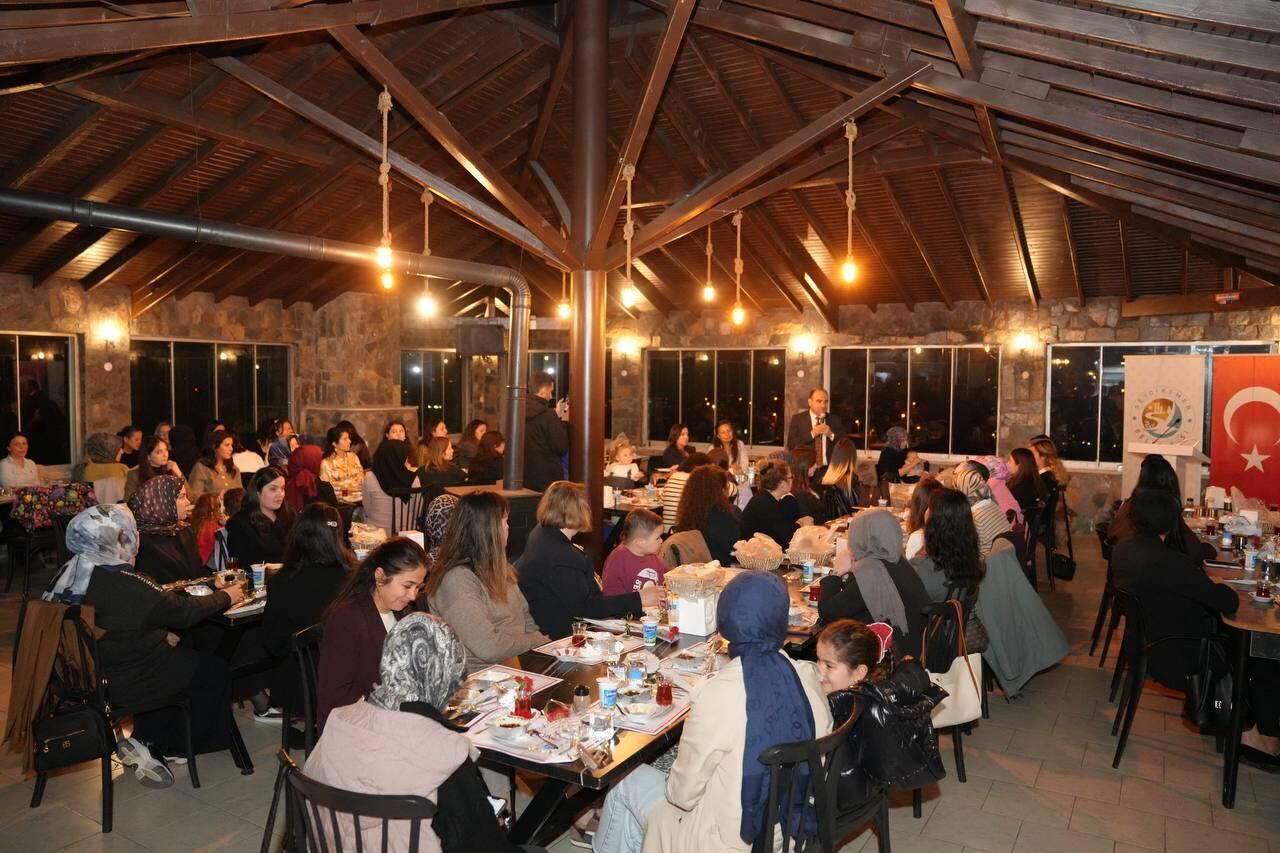 Başkan Akdenizli, Kadın Personeliyle İftarda Buluştu (5)