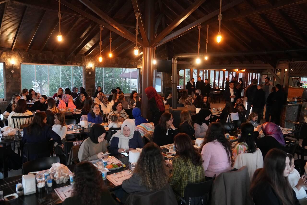 Başkan Akdenizli, Kadın Personeliyle İftarda Buluştu (8)