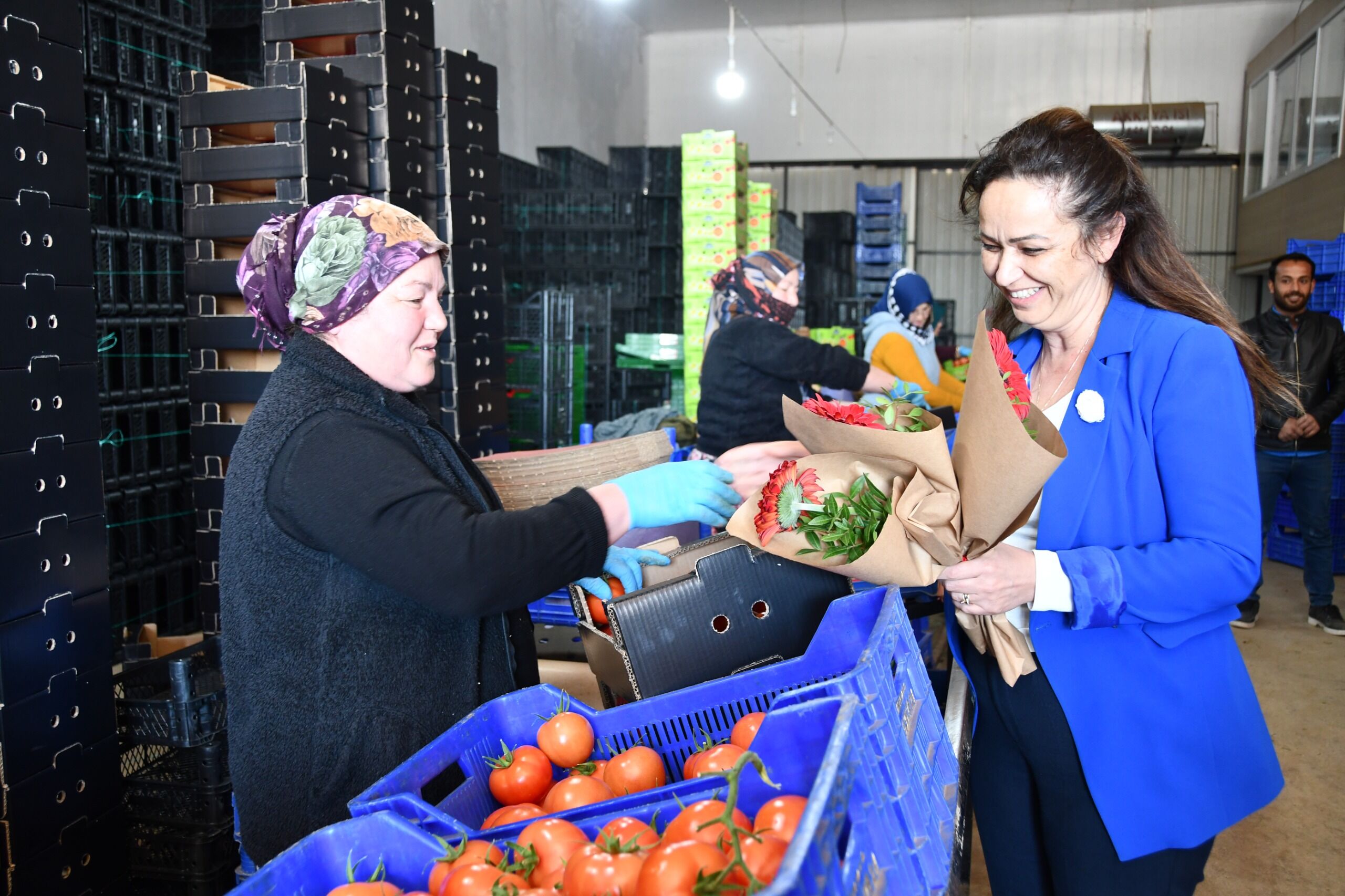 Başkan Veki̇li̇ Yilmaz, Kadin Emekçi̇lerle Buluştu (11)