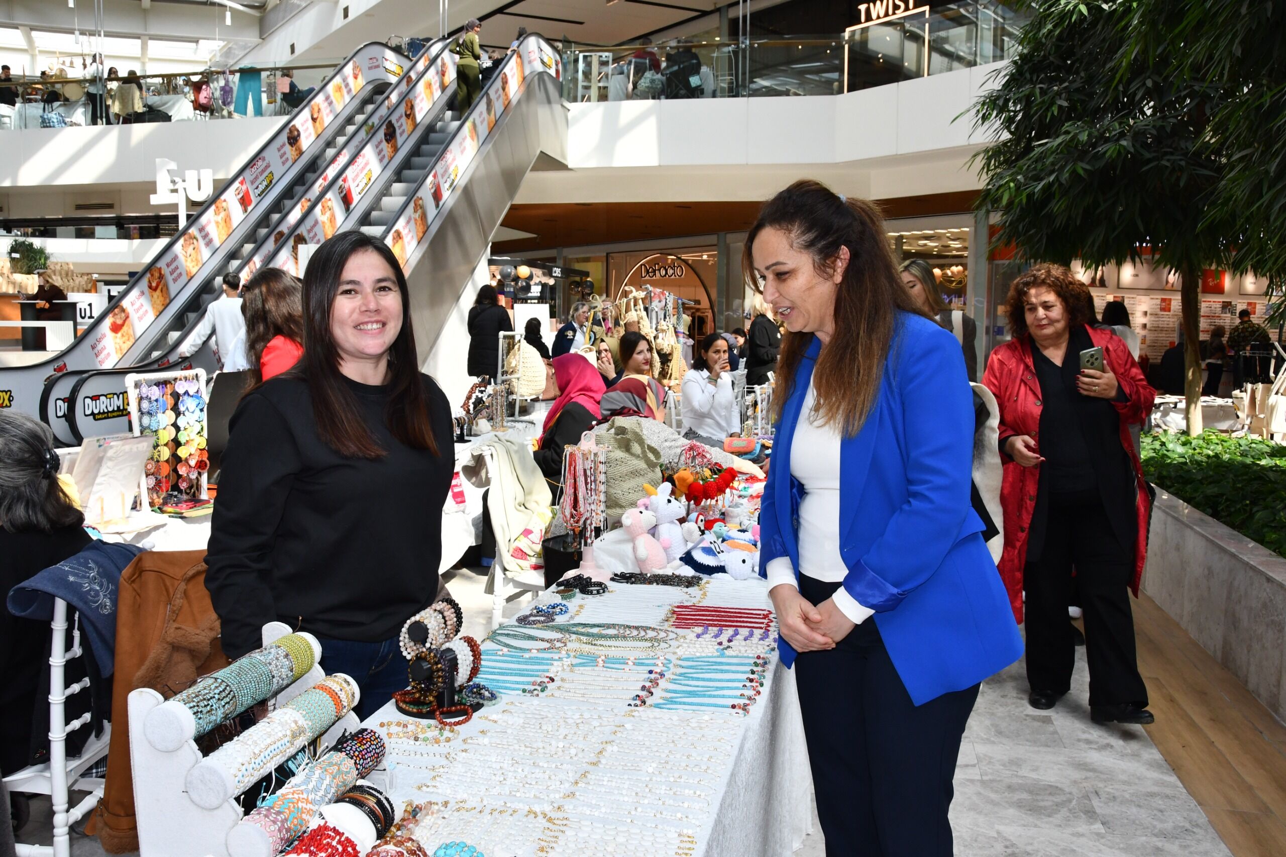 Başkan Veki̇li̇ Yilmaz, Kadin Emekçi̇lerle Buluştu (30)