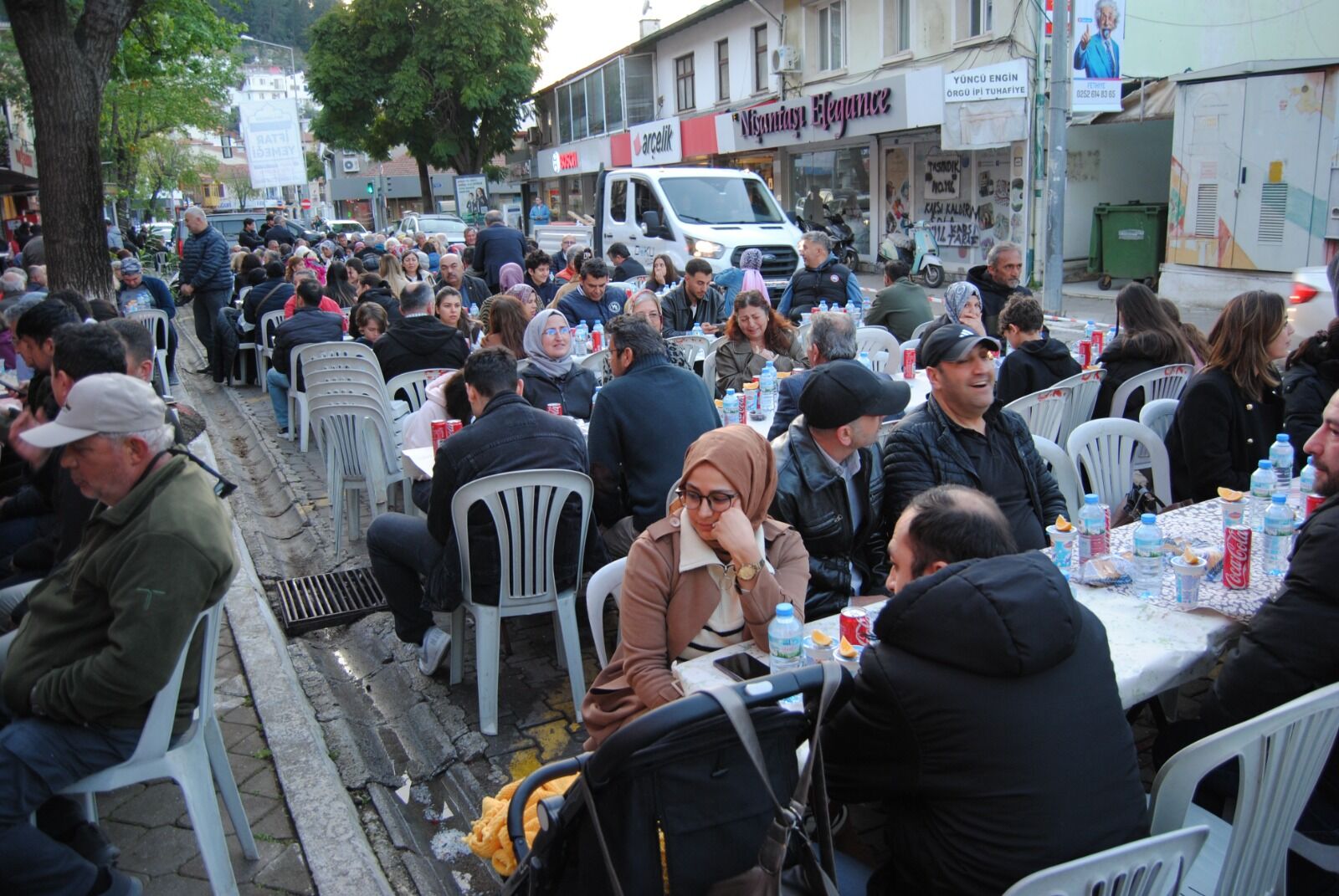 Çarşı’daki Gönül Sofrasına Büyük İlgi Oldu (12)