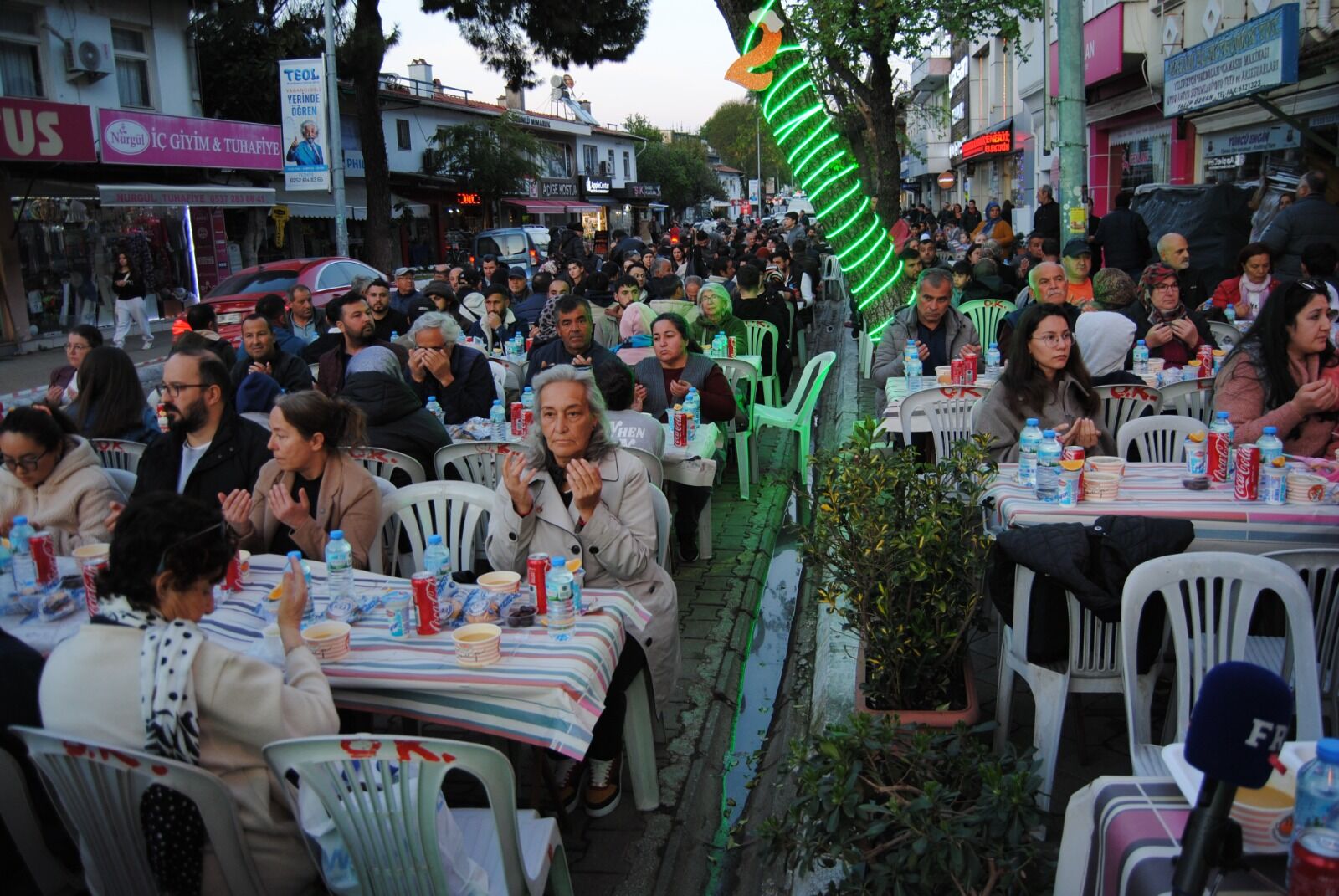 Çarşı’daki Gönül Sofrasına Büyük İlgi Oldu (16)