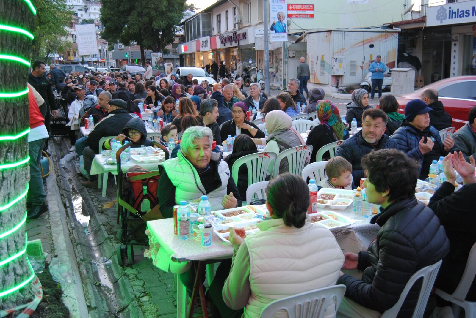Çarşı’daki Gönül Sofrasına Büyük İlgi Oldu (18)