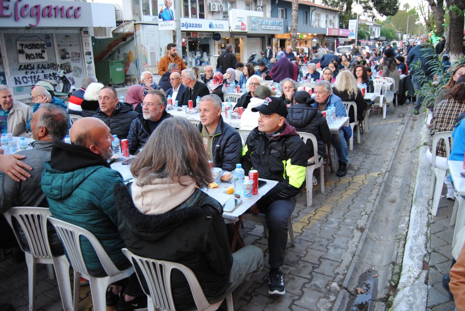 Çarşı’daki Gönül Sofrasına Büyük İlgi Oldu (3)