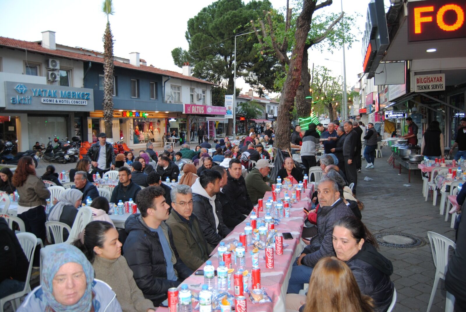 Çarşı’daki Gönül Sofrasına Büyük İlgi Oldu (9)