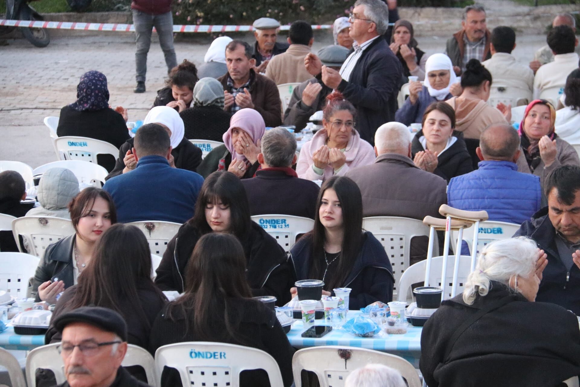 Esenköy’de Büyükşehir Belediyesinin İftar Sofrasında Yoğun Katılım (6)