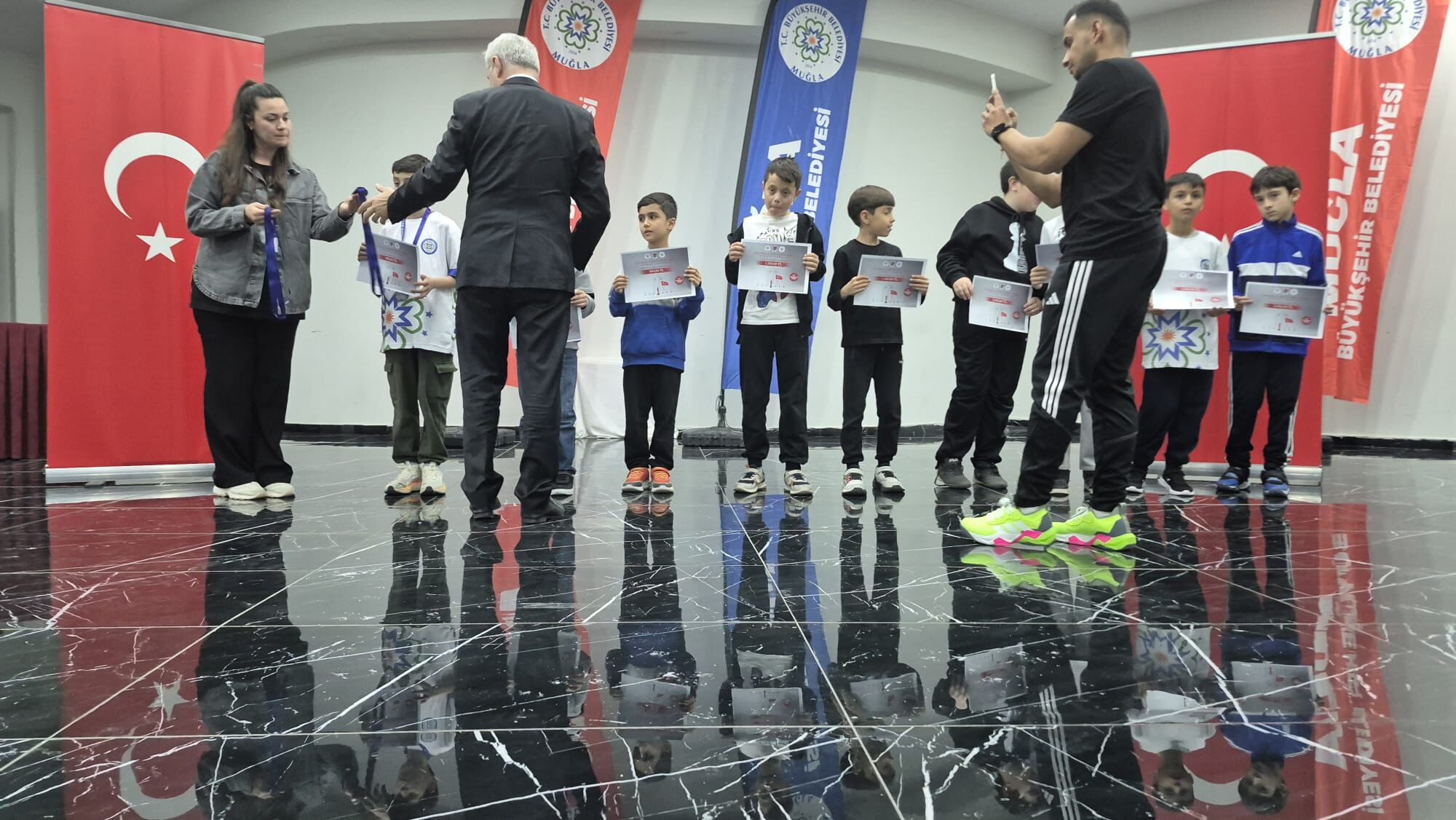 Fethiye’de 18 Mart Satranç Turnuvası Yoğun Katılımla Sona Erdi (3)