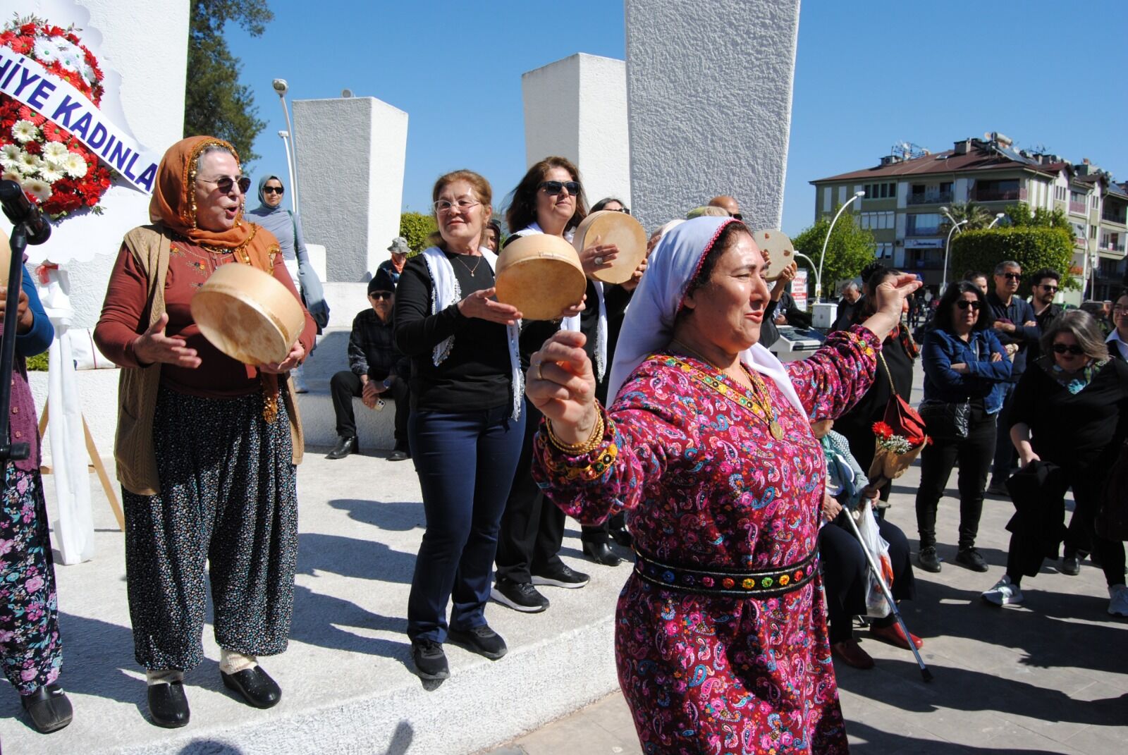 Fethiye’de Delbek Eşliğinde Bol Bol Oynadılar (10)