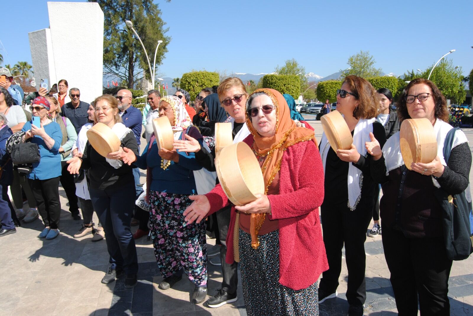 Fethiye’de Delbek Eşliğinde Bol Bol Oynadılar (3)
