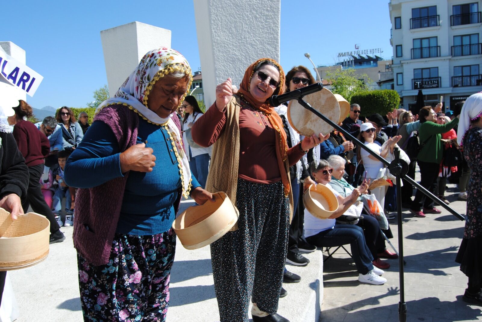 Fethiye’de Delbek Eşliğinde Bol Bol Oynadılar (8)