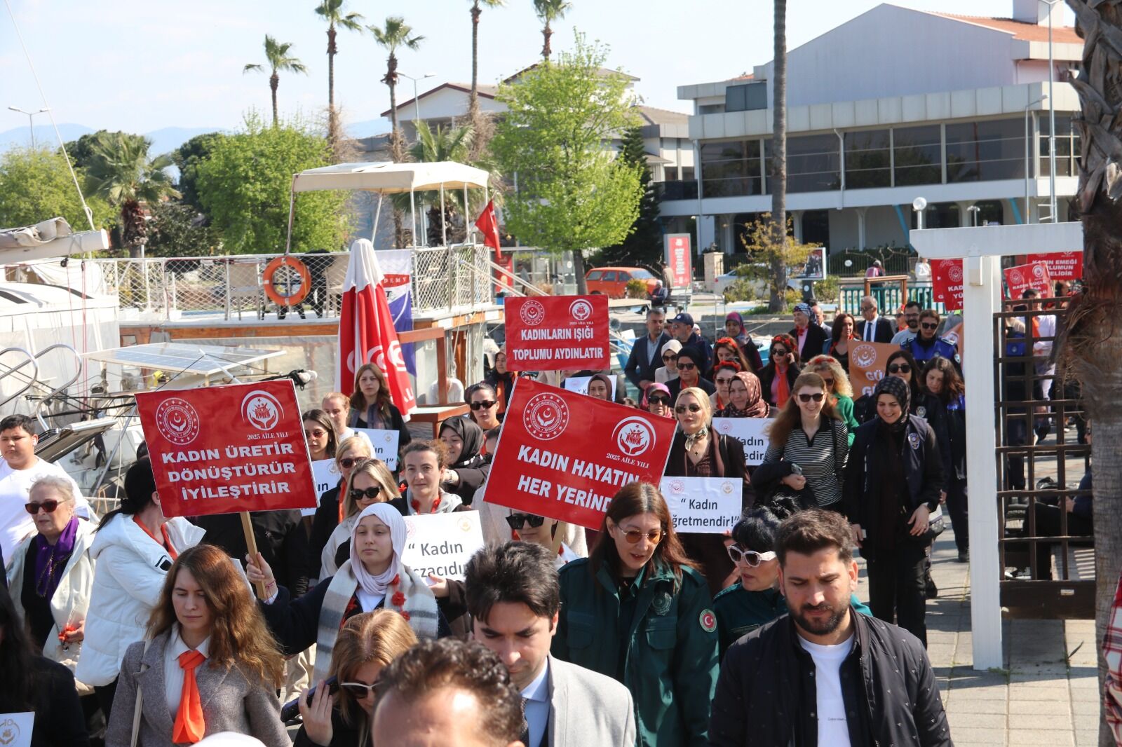 Fethiye’de Dünya Kadınlar Günü Yürüyüşü Gerçekleştirildi (10)