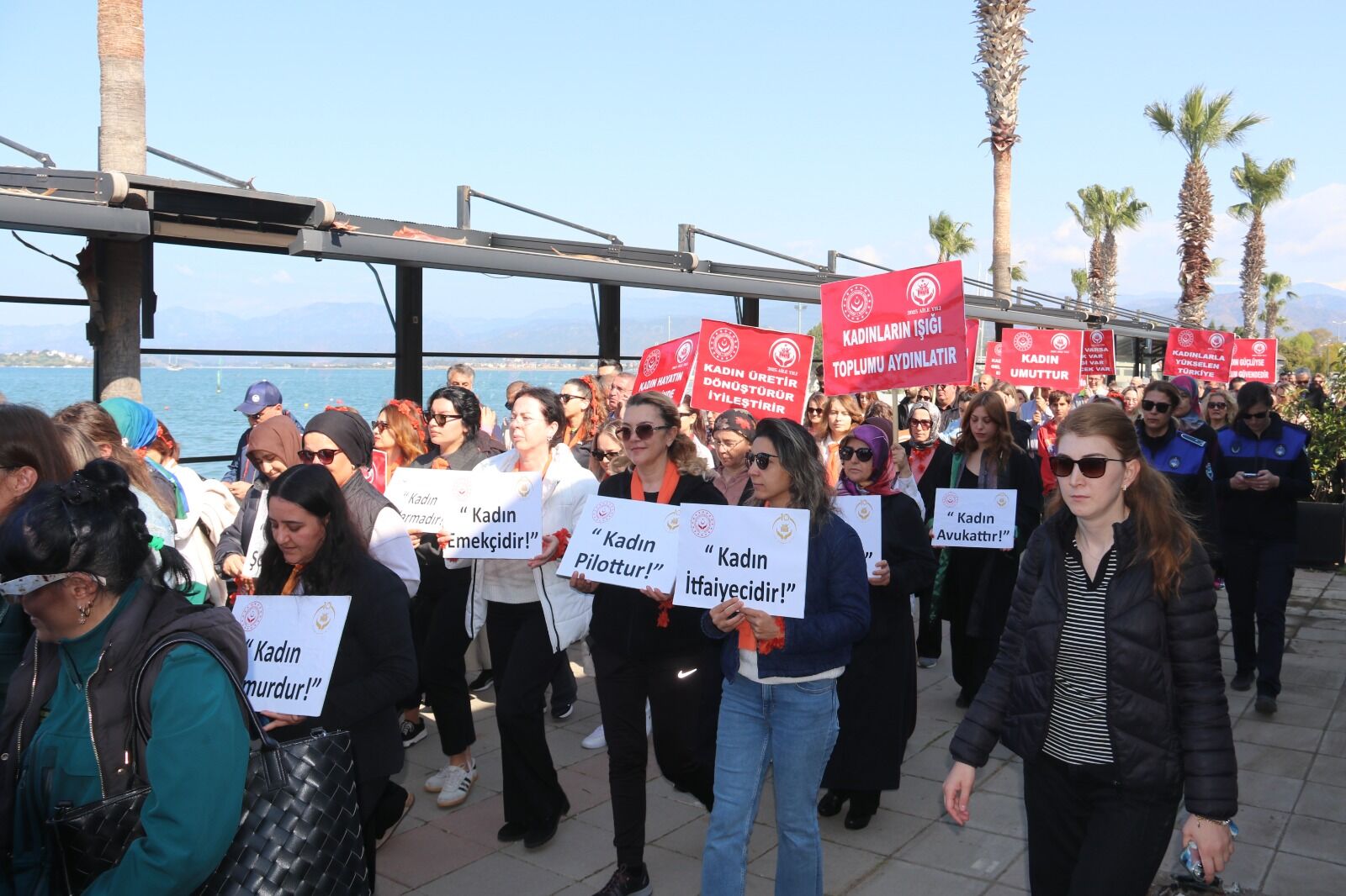 Fethiye’de Dünya Kadınlar Günü Yürüyüşü Gerçekleştirildi (14)