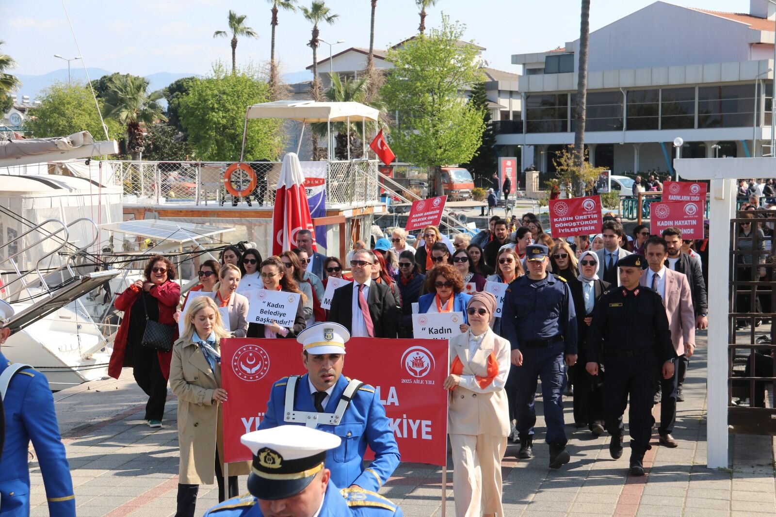 Fethiye’de Dünya Kadınlar Günü Yürüyüşü Gerçekleştirildi (3)