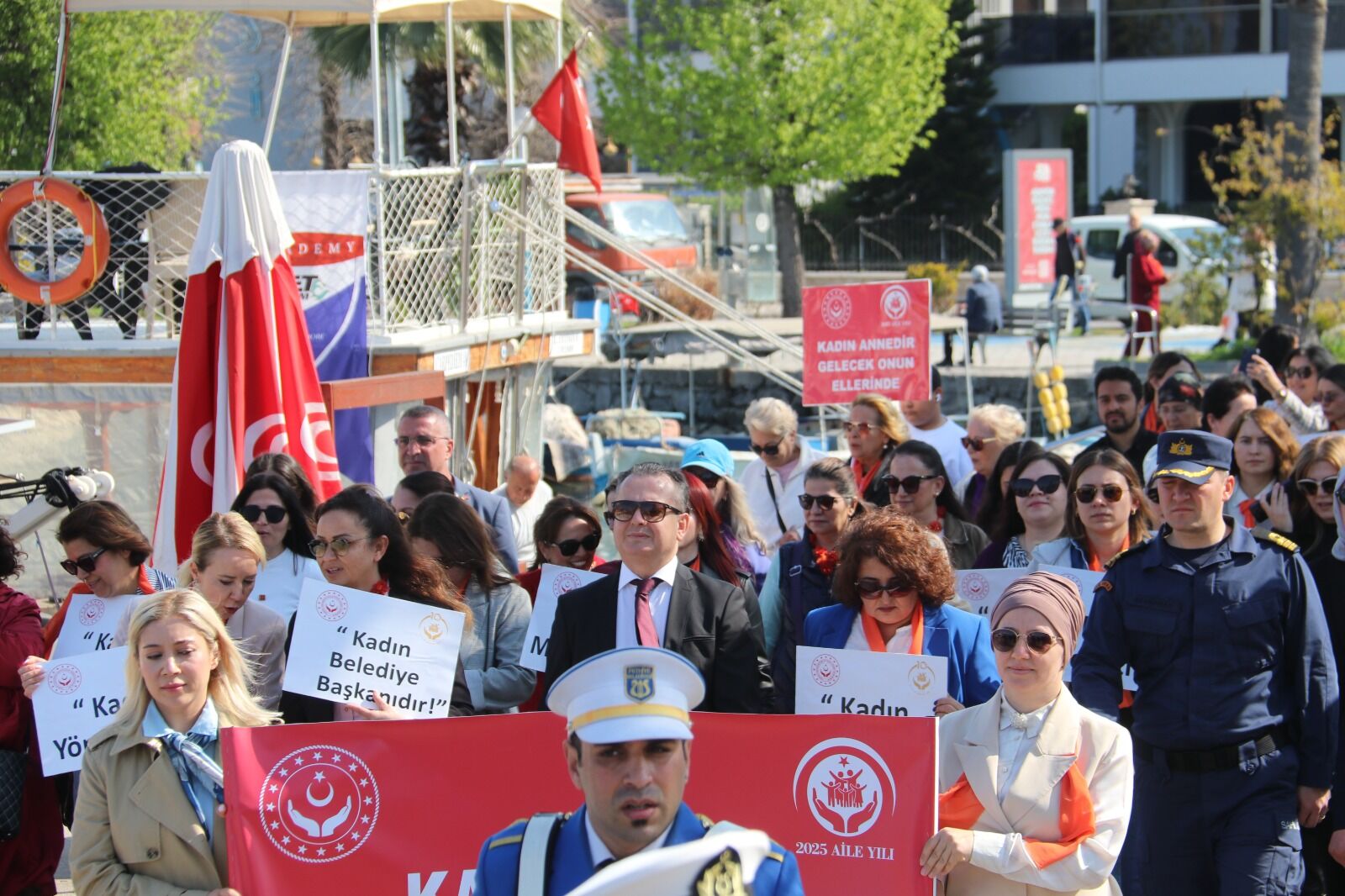 Fethiye’de Dünya Kadınlar Günü Yürüyüşü Gerçekleştirildi (8)