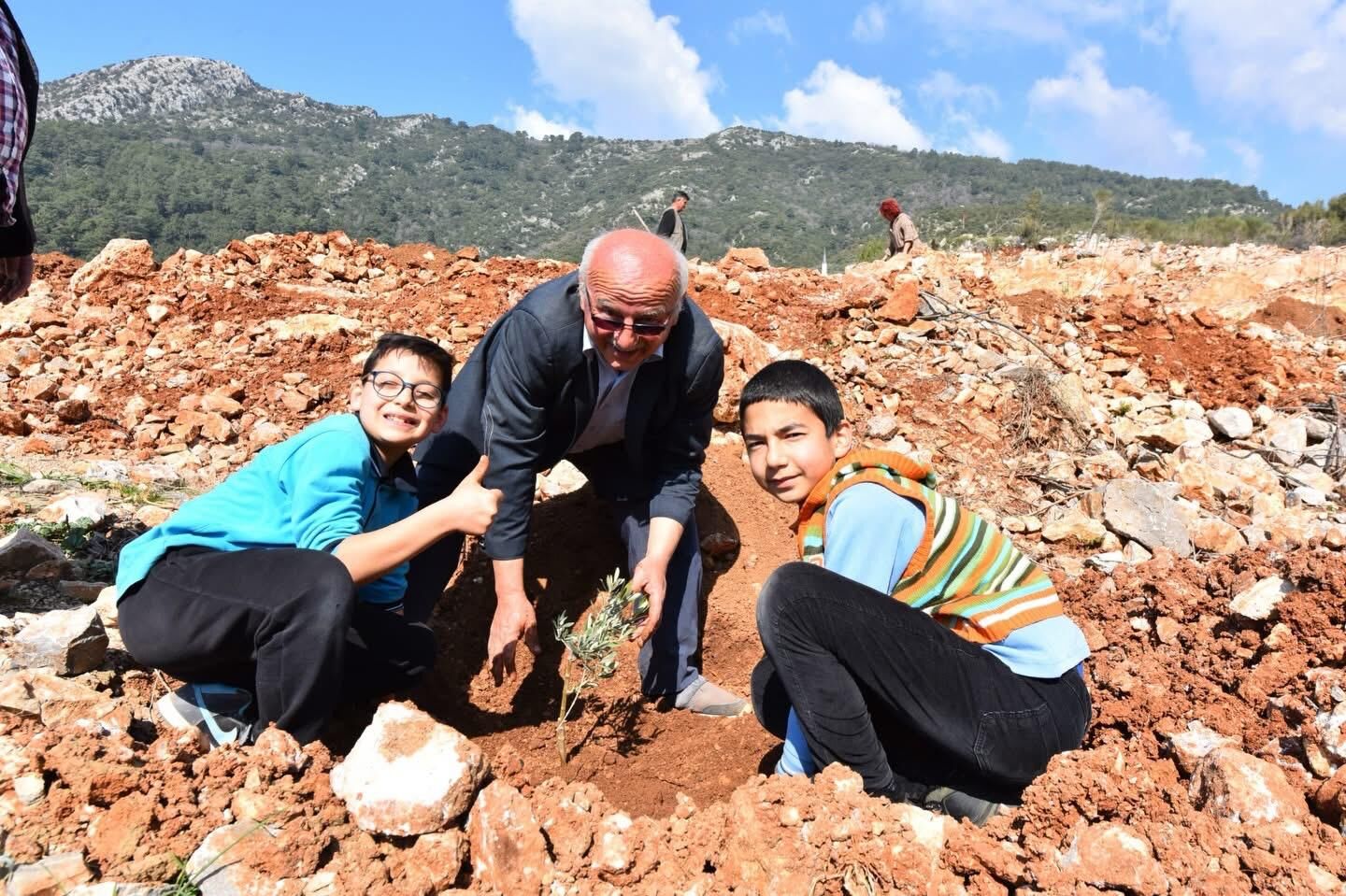 Fethiye’de Öğrencilerle Ağaç Dikim Etkinliği Gerçekleştirildi (4)