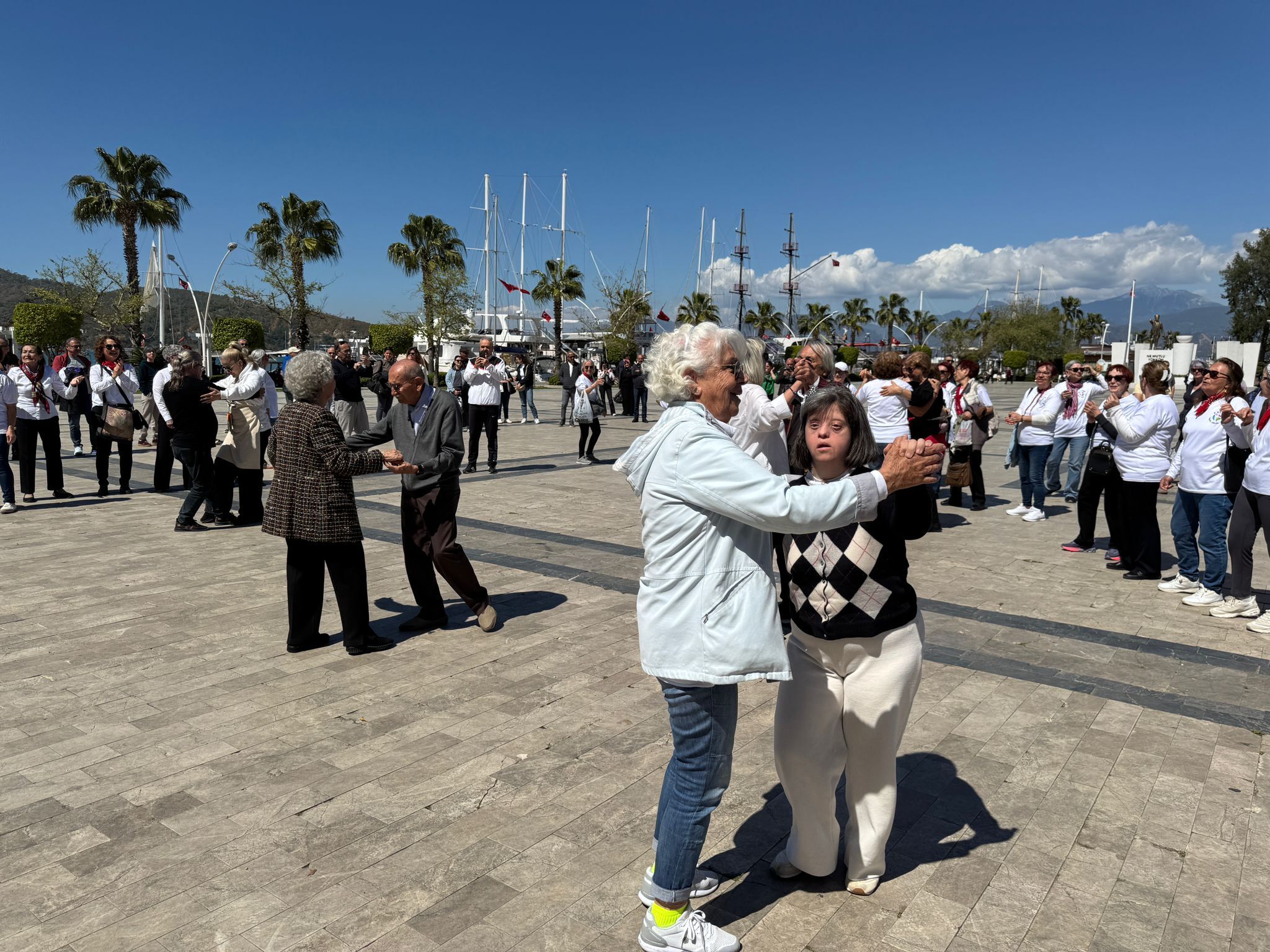 Fethi̇ye’de Yaşlilara Saygi Haftasi Etki̇nli̇ği̇ Renkli̇ Görüntülere Sahne Oldu (10)