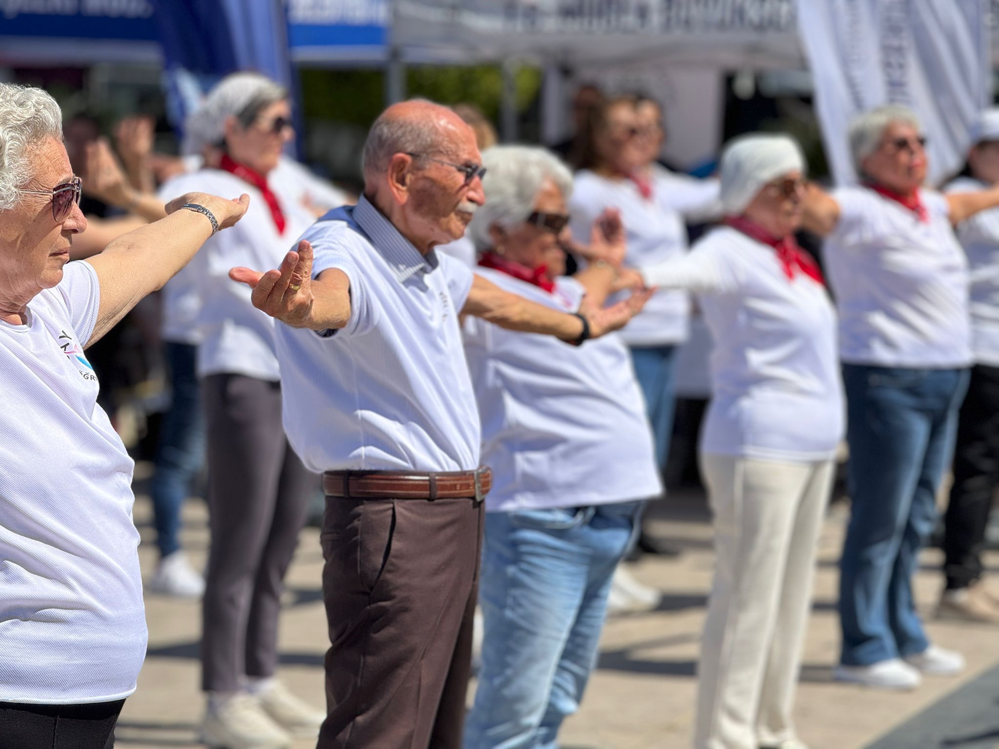 Fethi̇ye’de Yaşlilara Saygi Haftasi Etki̇nli̇ği̇ Renkli̇ Görüntülere Sahne Oldu (3)