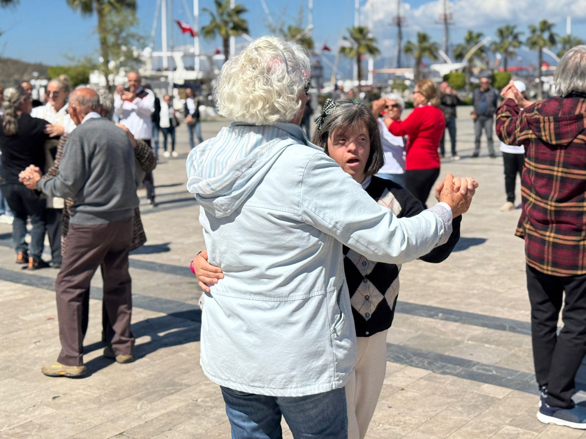 Fethi̇ye’de Yaşlilara Saygi Haftasi Etki̇nli̇ği̇ Renkli̇ Görüntülere Sahne Oldu (4)