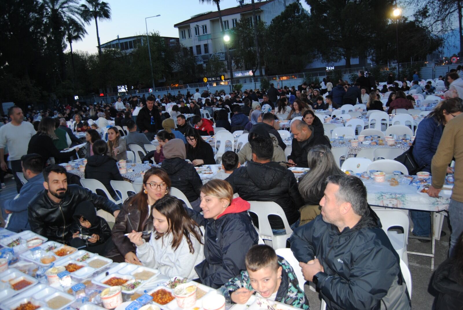 Gazi İlkokulu’nun İftar Yemeği’ne Büyük İlgi (3)