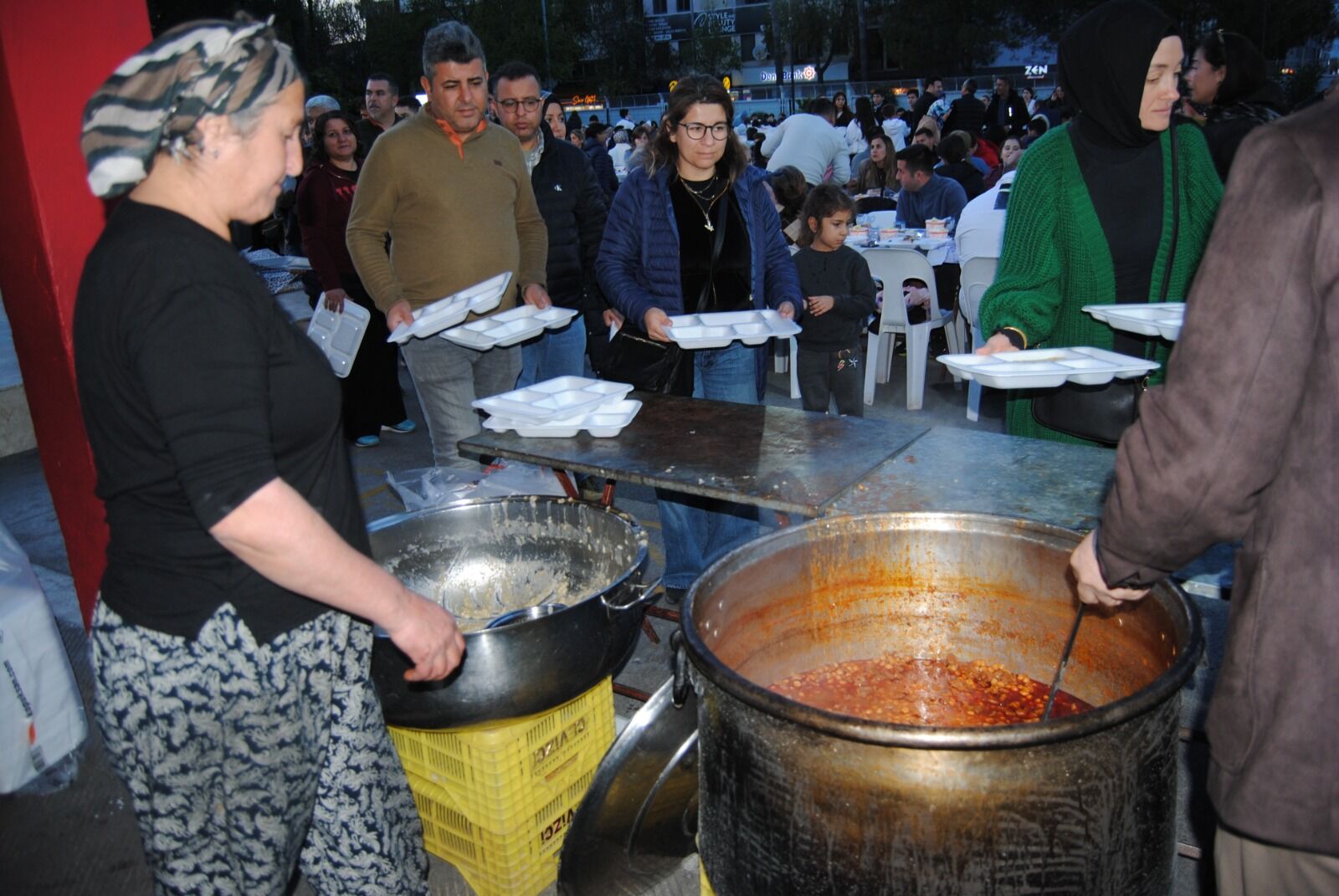 Gazi İlkokulu’nun İftar Yemeği’ne Büyük İlgi (7)