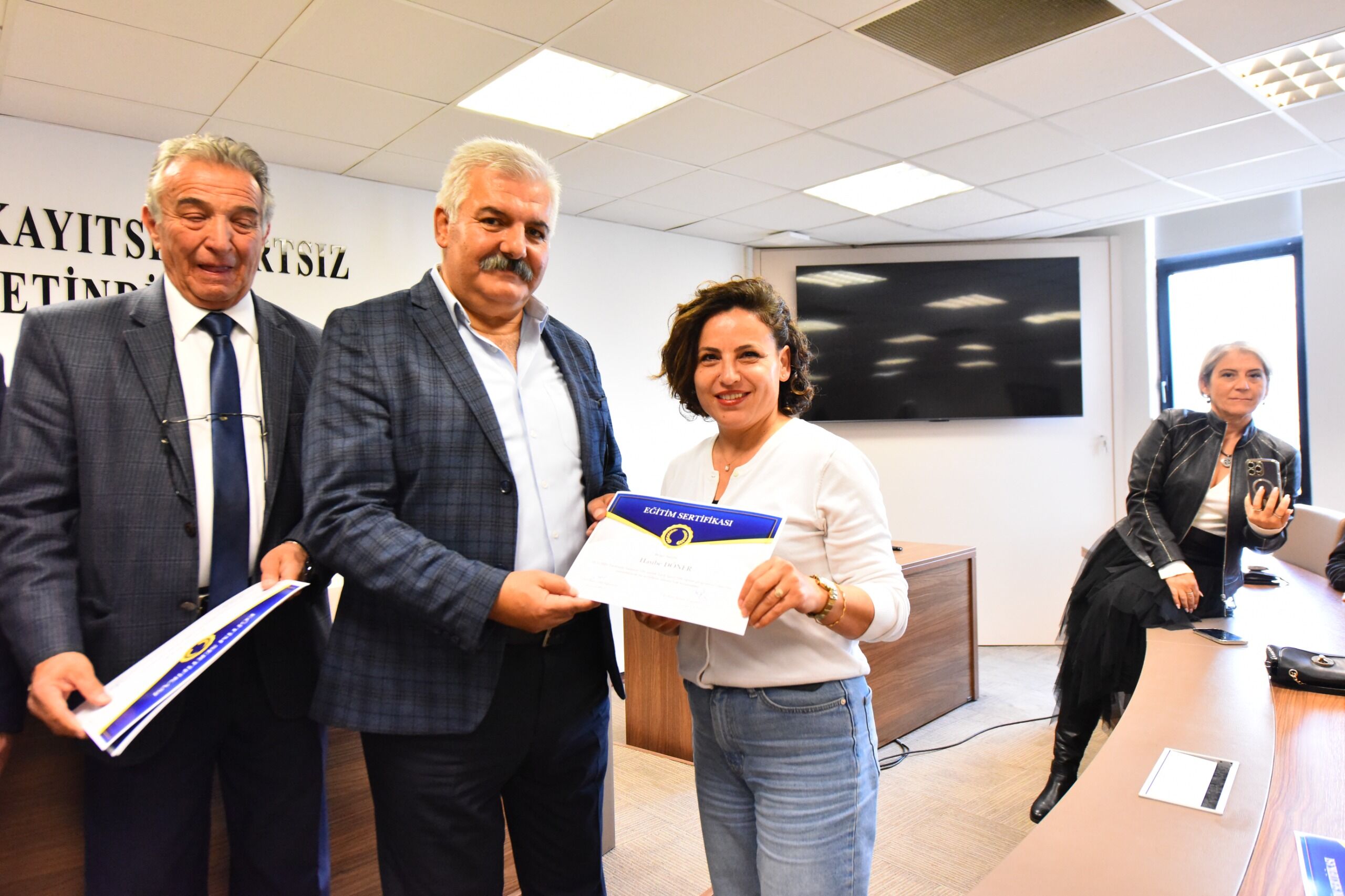 İşaret Di̇li̇ Kursu Serti̇fi̇kalari Tesli̇m Edi̇ldi̇ (12)