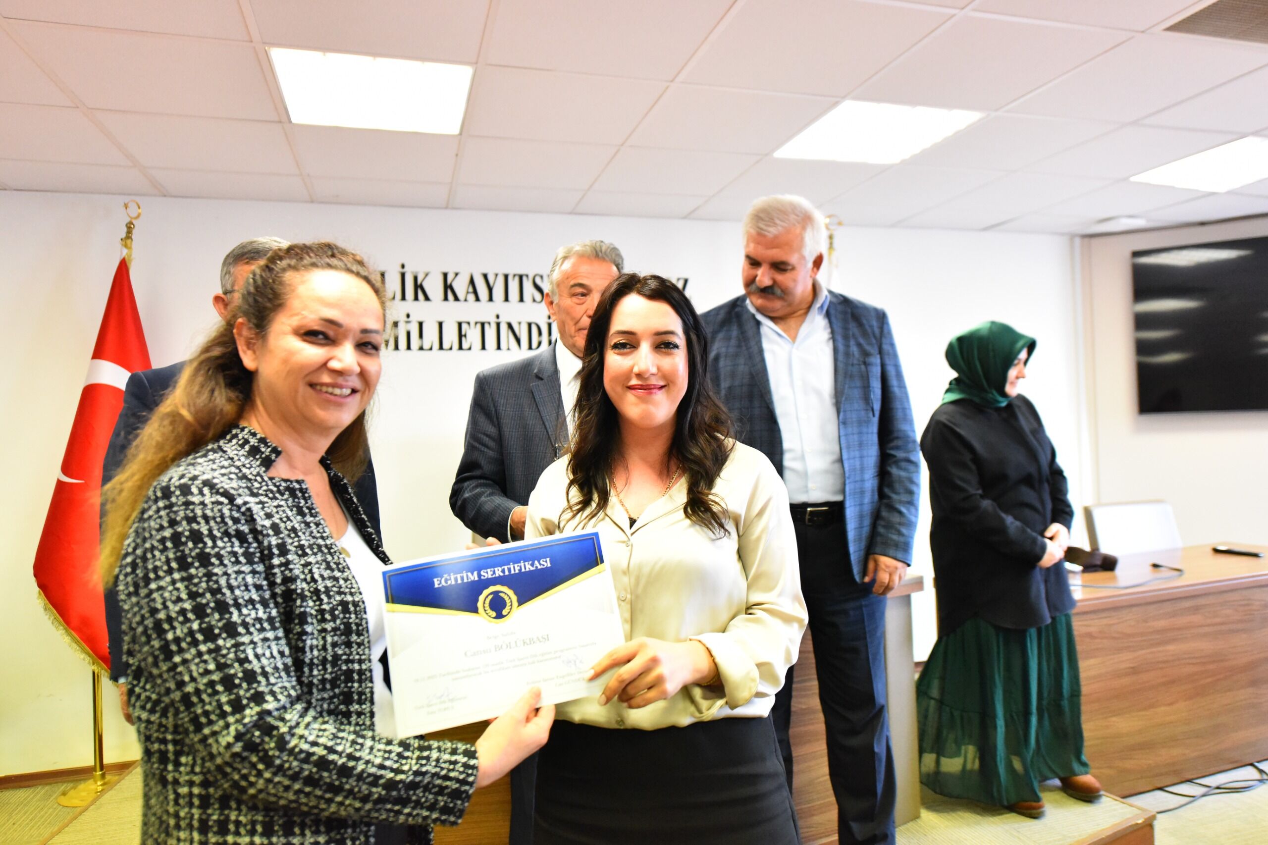 İşaret Di̇li̇ Kursu Serti̇fi̇kalari Tesli̇m Edi̇ldi̇ (2)