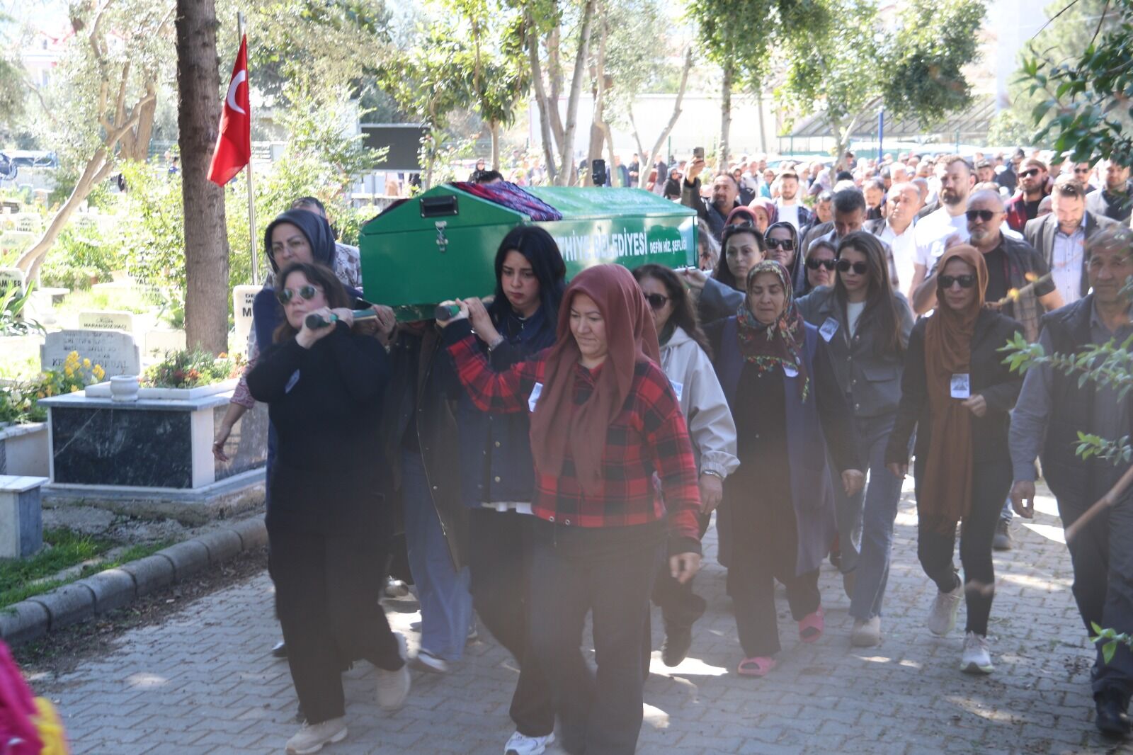 Kadınlar Günü’nde Katledilen Sermin Tombak Fethiye’de Toprağa Verildi (5)