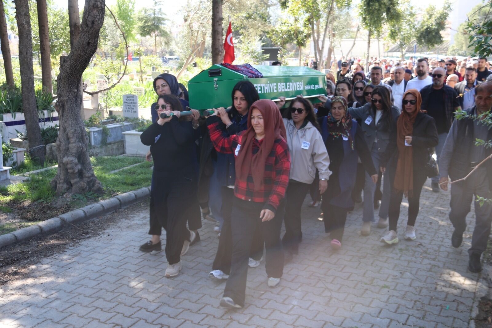 Kadınlar Günü’nde Katledilen Sermin Tombak Fethiye’de Toprağa Verildi (7)