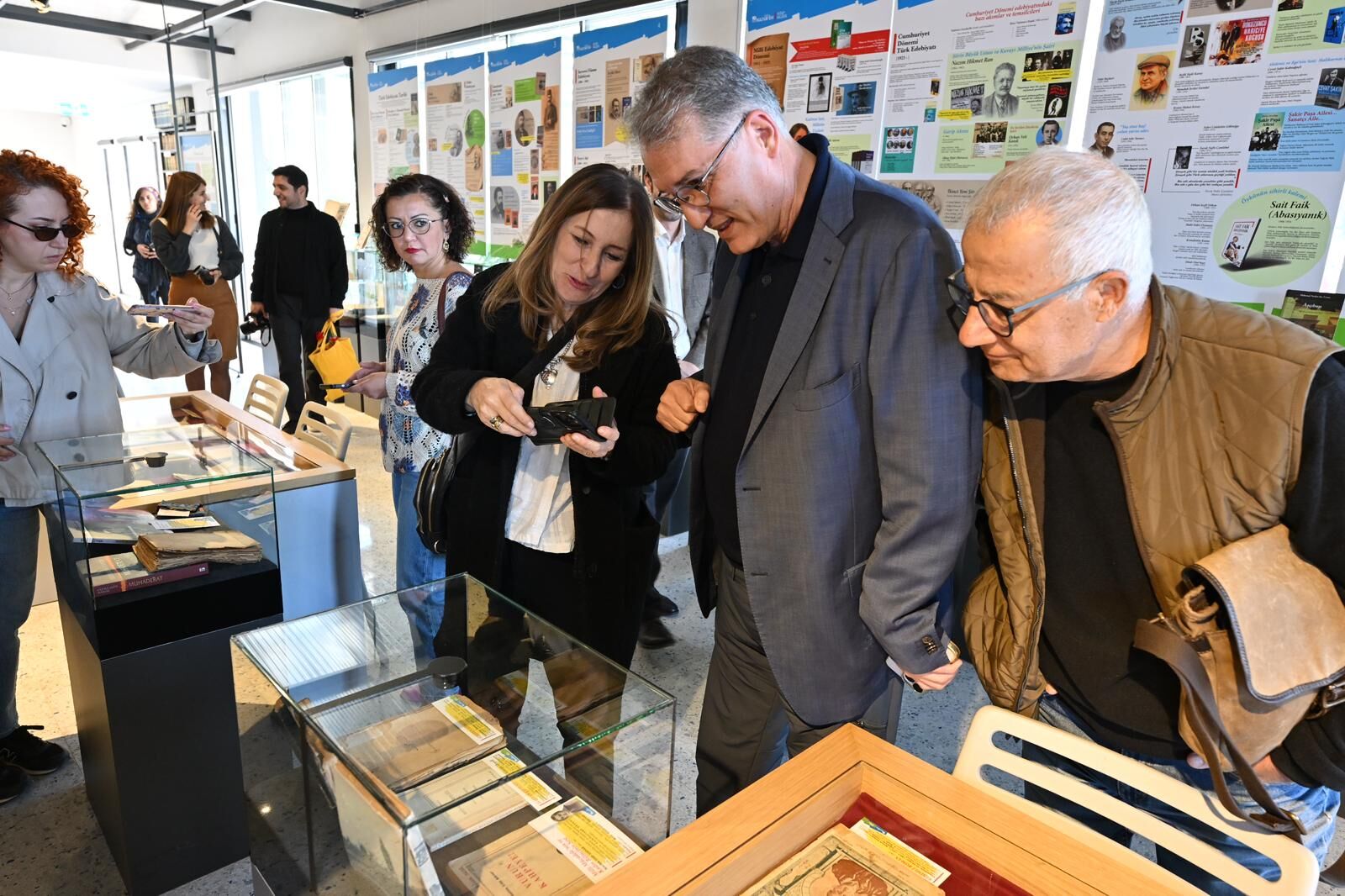 Müge İplikçi, Fethiye Kültür Evi’nde Okurlarıyla Buluştu (10)