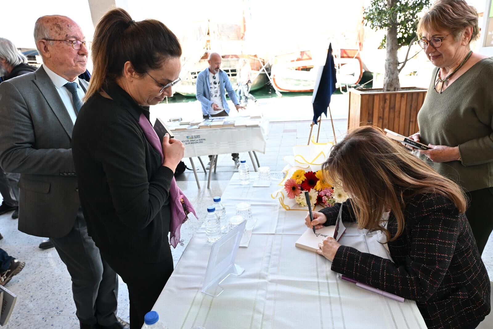 Müge İplikçi, Fethiye Kültür Evi’nde Okurlarıyla Buluştu (9)