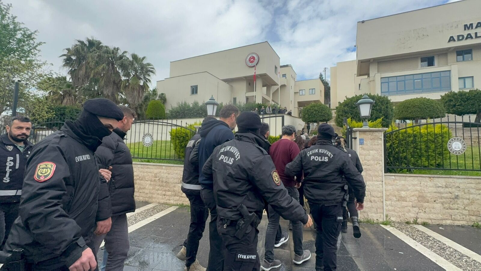 Rüşvet Operasyonunda 4 Tutuklama (1)