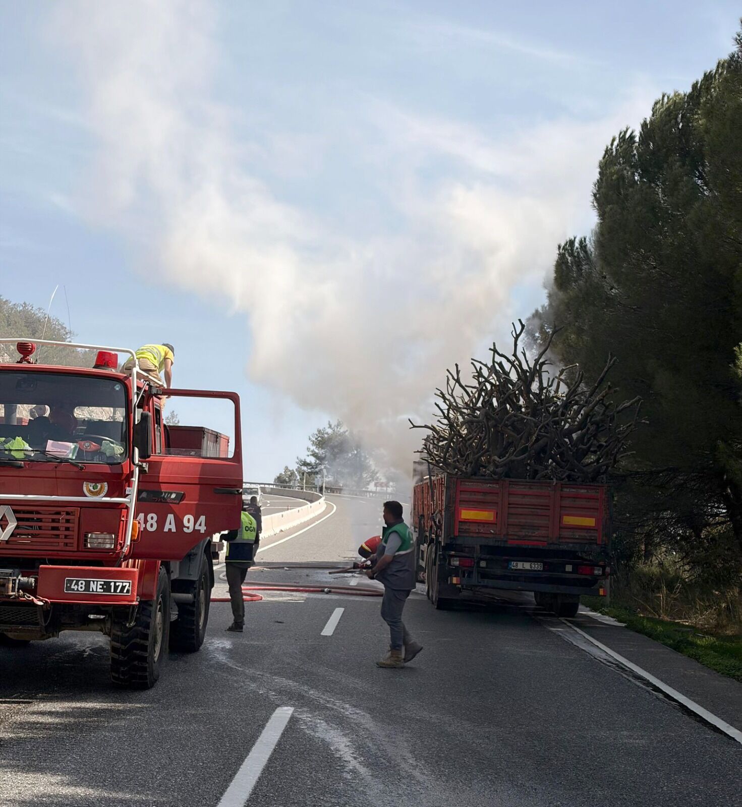 Sakar Geçidi’nde Araç Yangını (3)