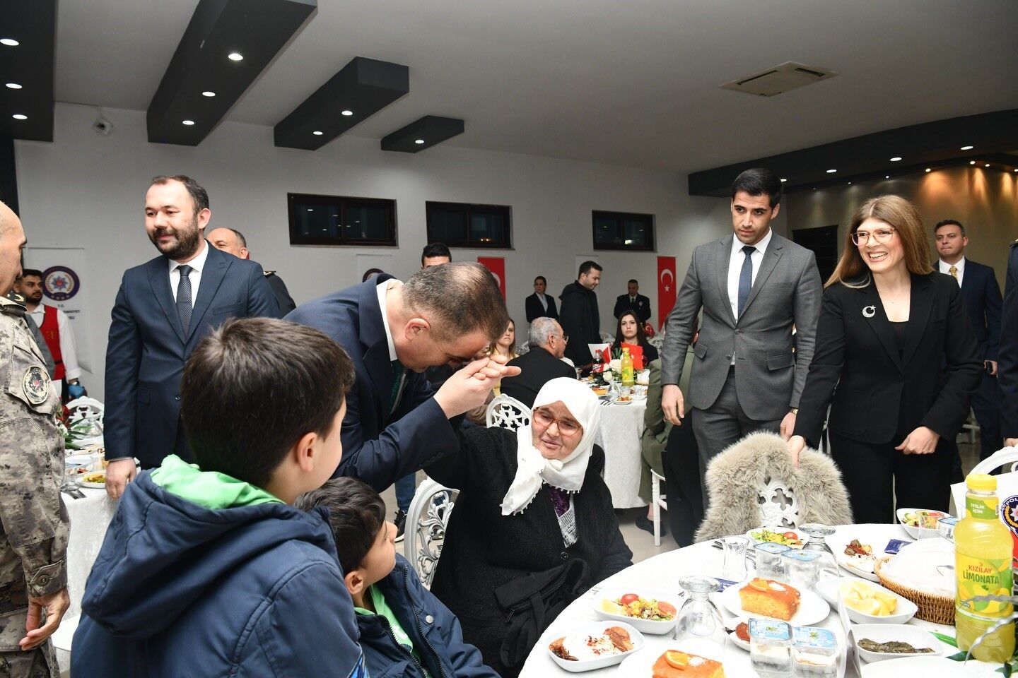 Vali Akbıyık, Şehit Aileleri, Gaziler İle İftar Sofrasında Buluştu (4)